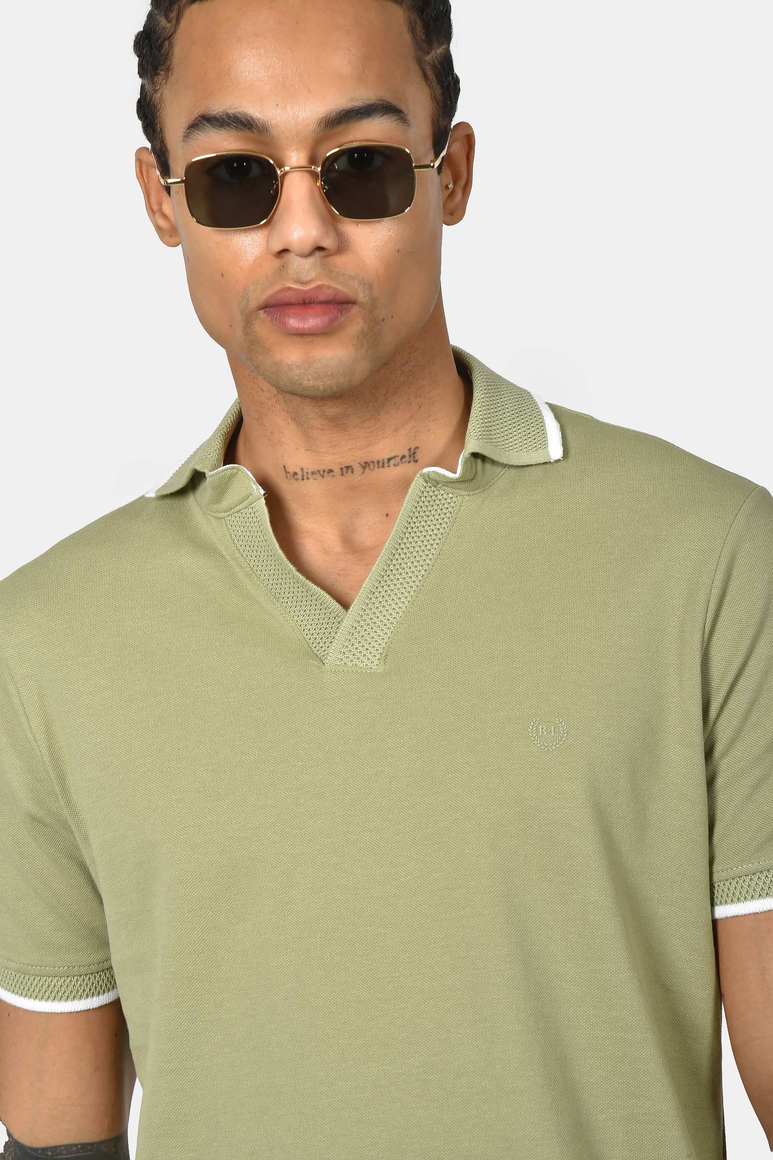 ανδρική-μπλούζα-polo-από-100%-βαμβάκι-normal-fit-με-ανοιχτό-γιακά-και-textured-λεπτομέρεια