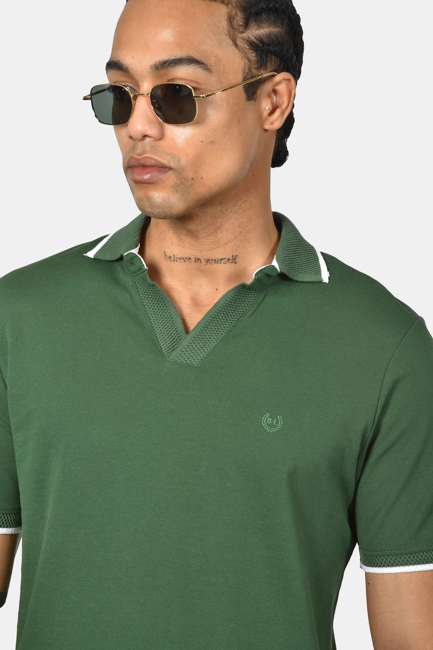 ανδρική-μπλούζα-polo-από-100%-βαμβάκι-normal-fit-με-ανοιχτό-γιακά-και-textured-λεπτομέρεια