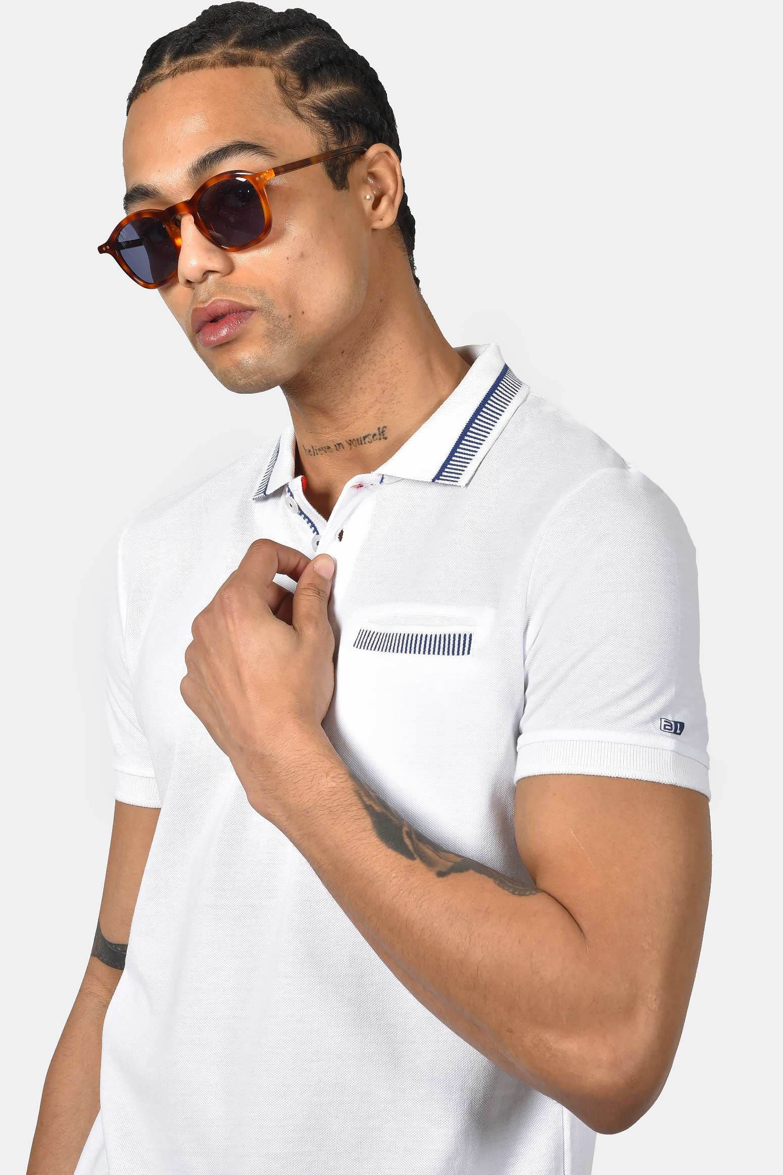 ανδρική-μπλούζα-polo-normal-fit-από-100%-βαμβάκι-με-διακριτικές-ρίγες-στον-γιακά