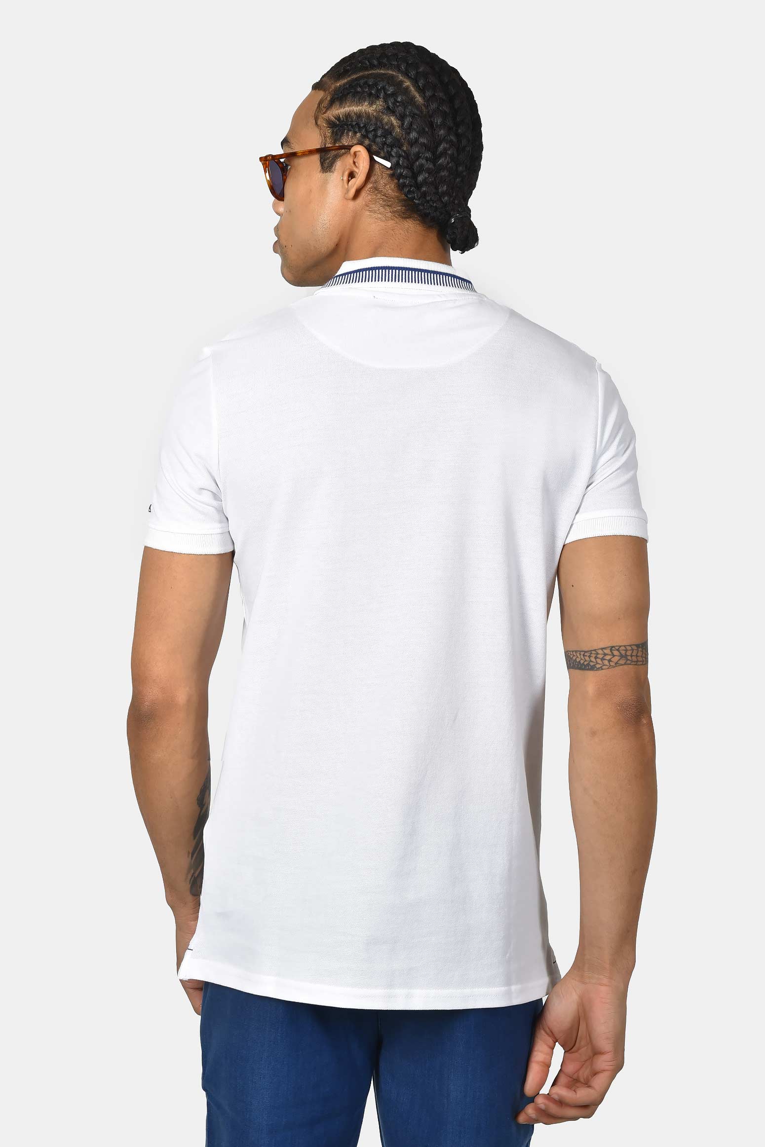 ανδρική-μπλούζα-polo-normal-fit-από-100%-βαμβάκι-με-διακριτικές-ρίγες-στον-γιακά