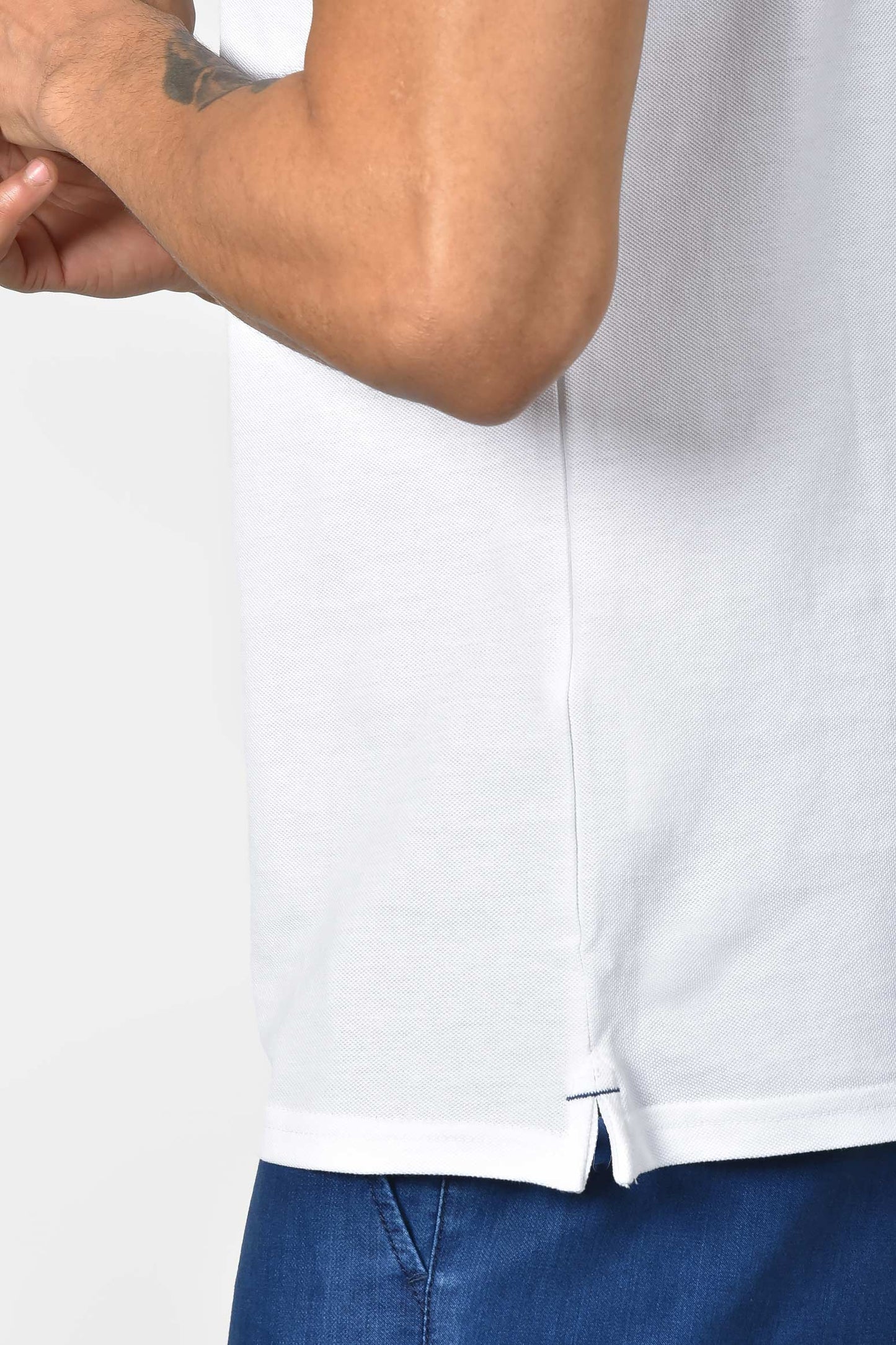 ανδρική-μπλούζα-polo-normal-fit-από-100%-βαμβάκι-με-διακριτικές-ρίγες-στον-γιακά