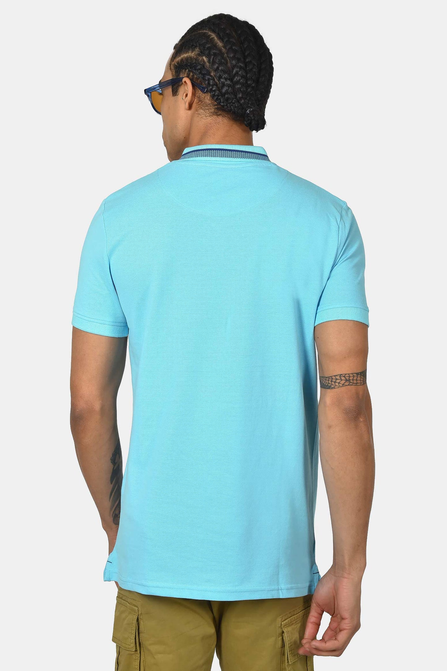 ανδρική-μπλούζα-polo-normal-fit-από-100%-βαμβάκι-με-διακριτικές-ρίγες-στον-γιακά