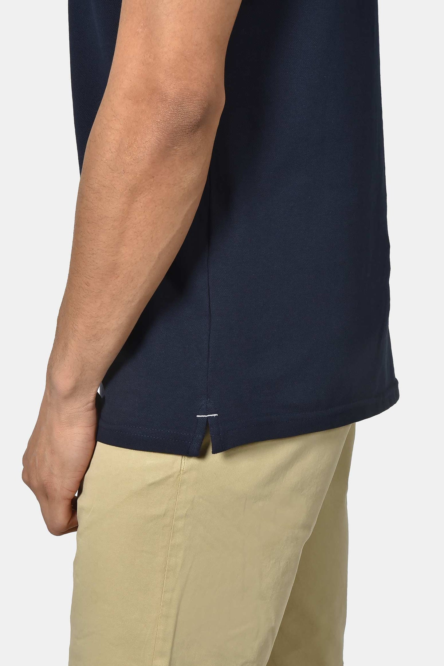 ανδρική-μπλούζα-polo-normal-fit-από-100%-βαμβάκι-με-διακριτικές-ρίγες-στον-γιακά