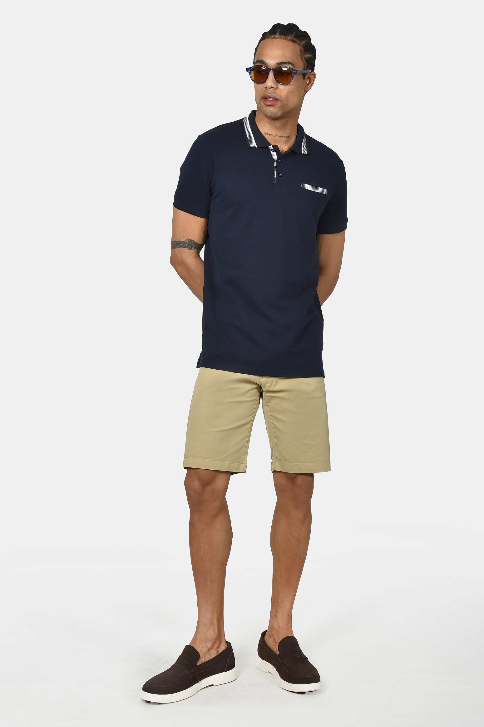 ανδρική-μπλούζα-polo-normal-fit-από-100%-βαμβάκι-με-διακριτικές-ρίγες-στον-γιακά