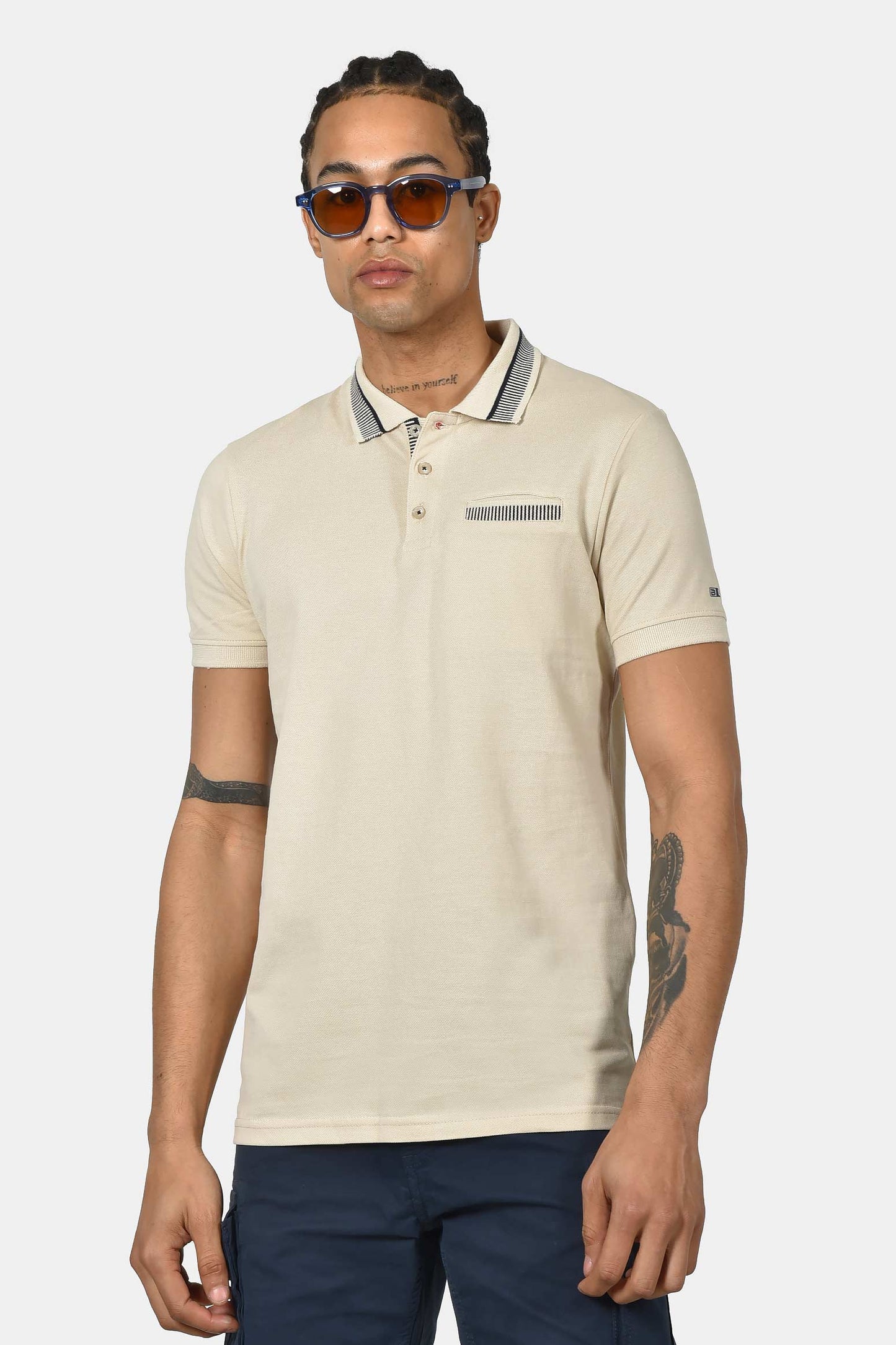 ανδρική-μπλούζα-polo-normal-fit-από-100%-βαμβάκι-με-διακριτικές-ρίγες-στον-γιακά