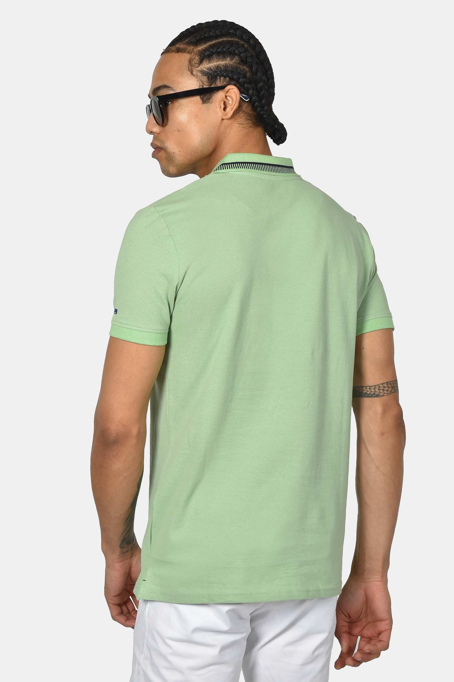 ανδρική-μπλούζα-polo-normal-fit-από-100%-βαμβάκι-με-διακριτικές-ρίγες-στον-γιακά