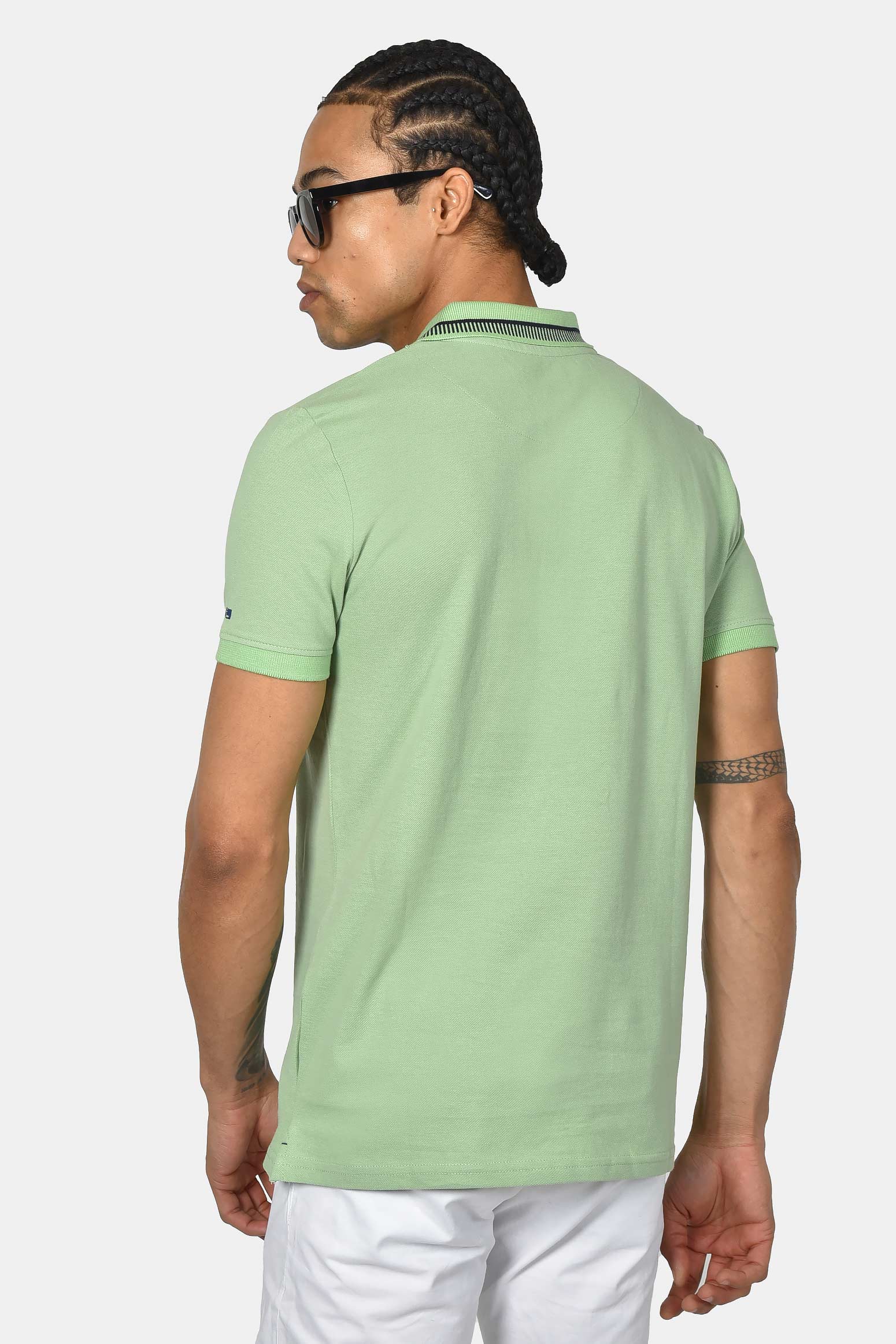 ανδρική-μπλούζα-polo-normal-fit-από-100%-βαμβάκι-με-διακριτικές-ρίγες-στον-γιακά