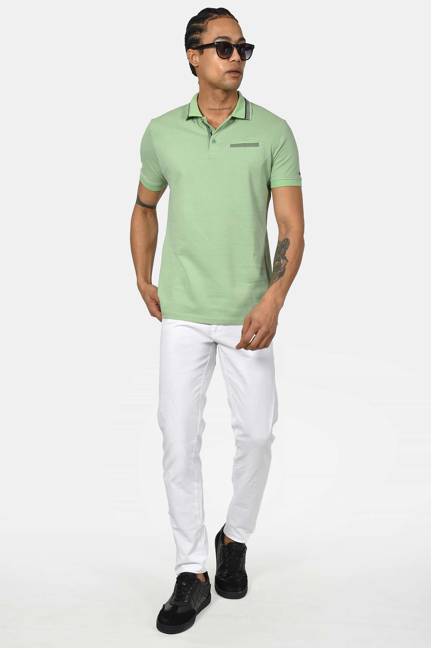 ανδρική-μπλούζα-polo-normal-fit-από-100%-βαμβάκι-με-διακριτικές-ρίγες-στον-γιακά