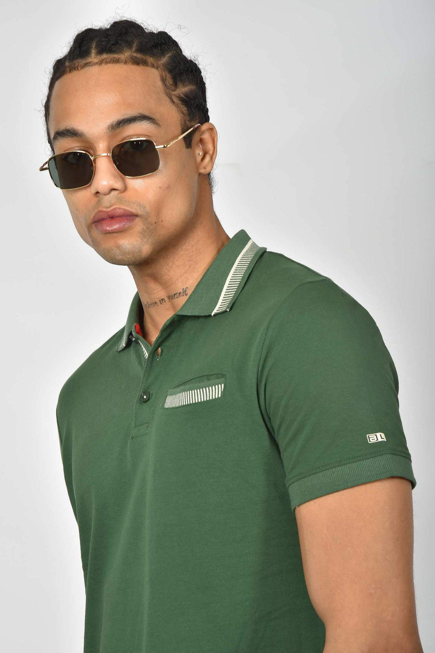 ανδρική-μπλούζα-polo-normal-fit-από-100%-βαμβάκι-με-διακριτικές-ρίγες-στον-γιακά