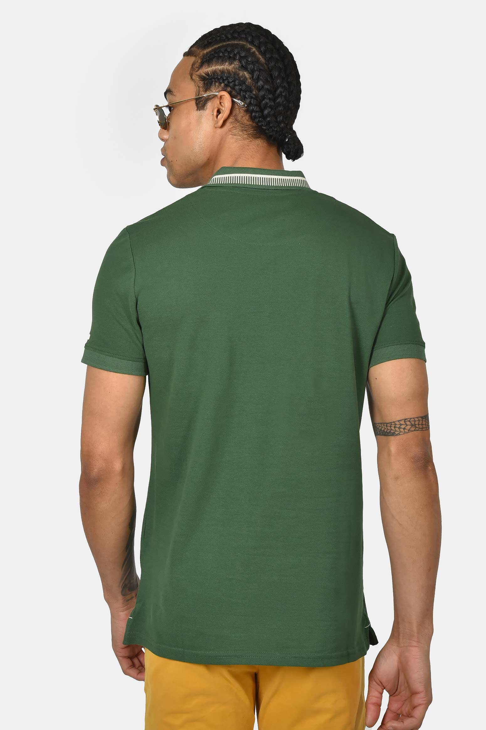 ανδρική-μπλούζα-polo-normal-fit-από-100%-βαμβάκι-με-διακριτικές-ρίγες-στον-γιακά