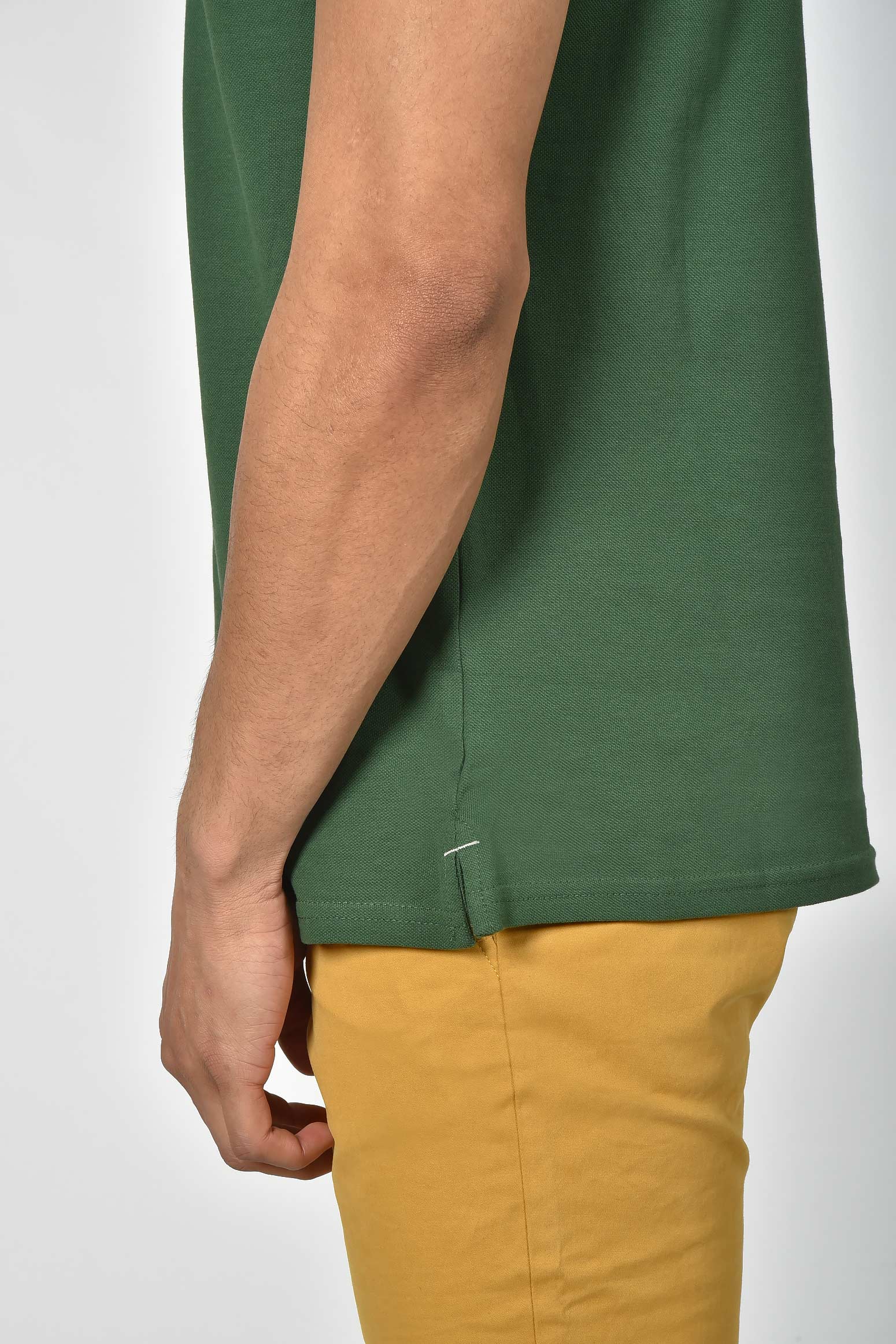 ανδρική-μπλούζα-polo-normal-fit-από-100%-βαμβάκι-με-διακριτικές-ρίγες-στον-γιακά