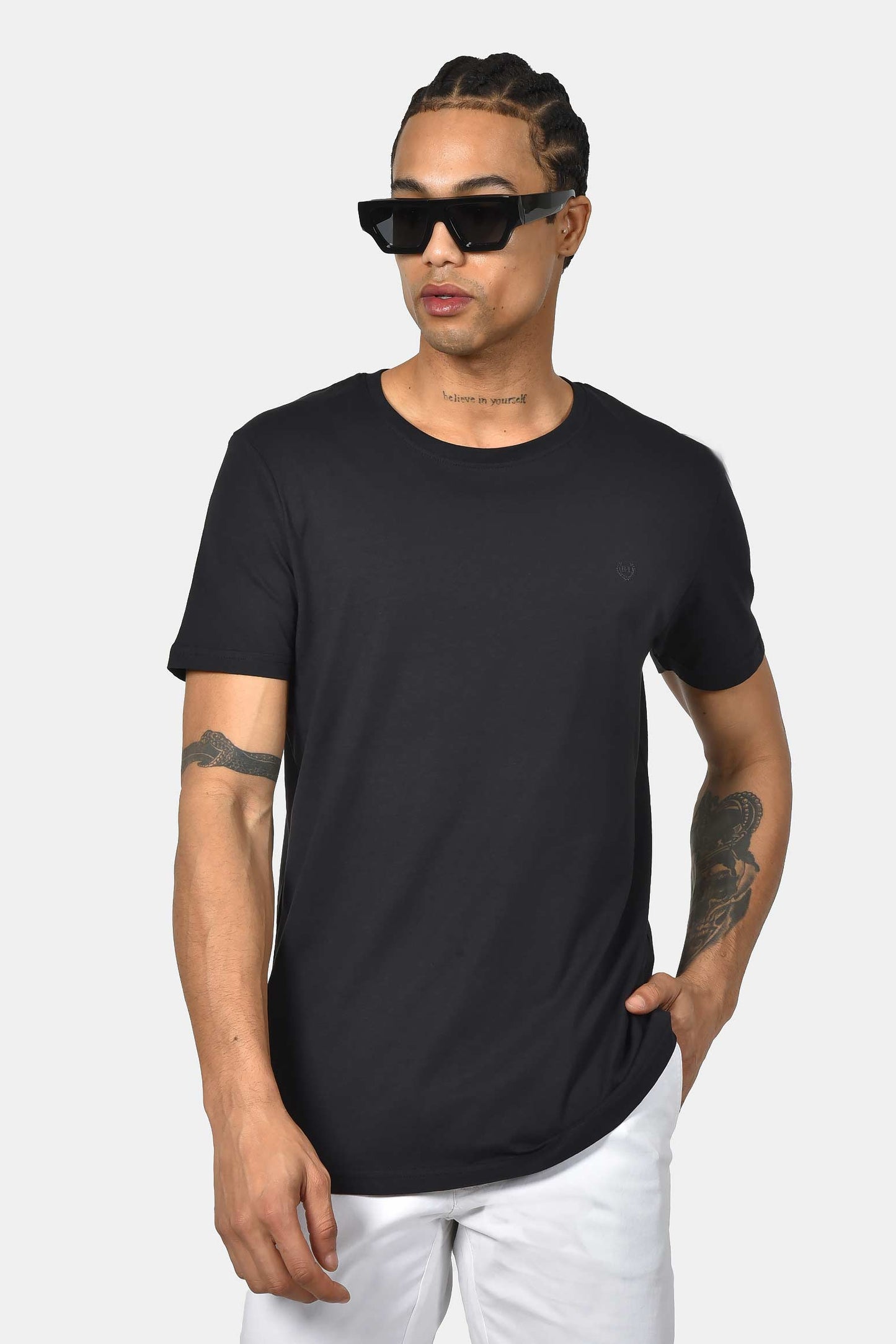 ανδρικό-t-shirt-normal-fit-από-100%-βαμβάκι-με-καθαρή-minimal-γραμμή