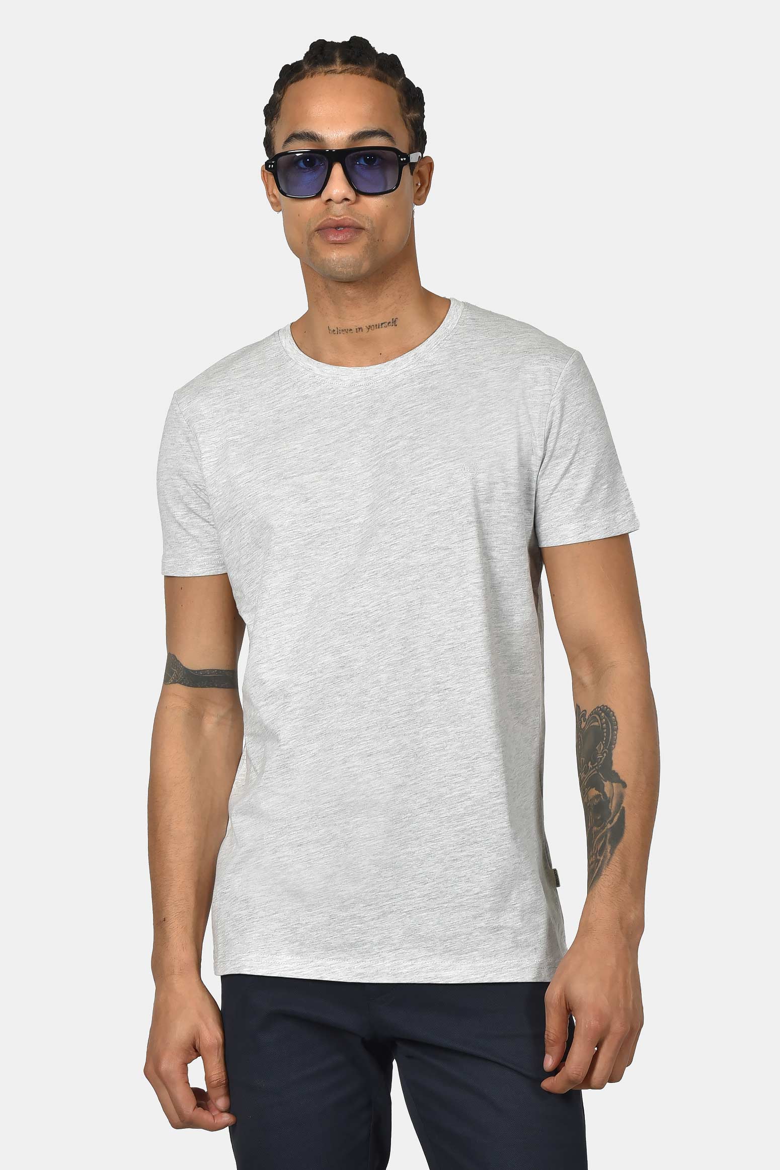 ανδρικό-t-shirt-normal-fit-από-100%-βαμβάκι-με-καθαρή-minimal-γραμμή