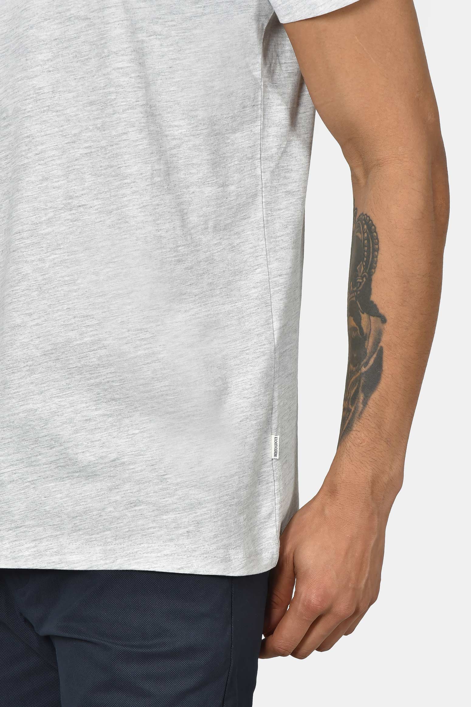 ανδρικό-t-shirt-normal-fit-από-100%-βαμβάκι-με-καθαρή-minimal-γραμμή