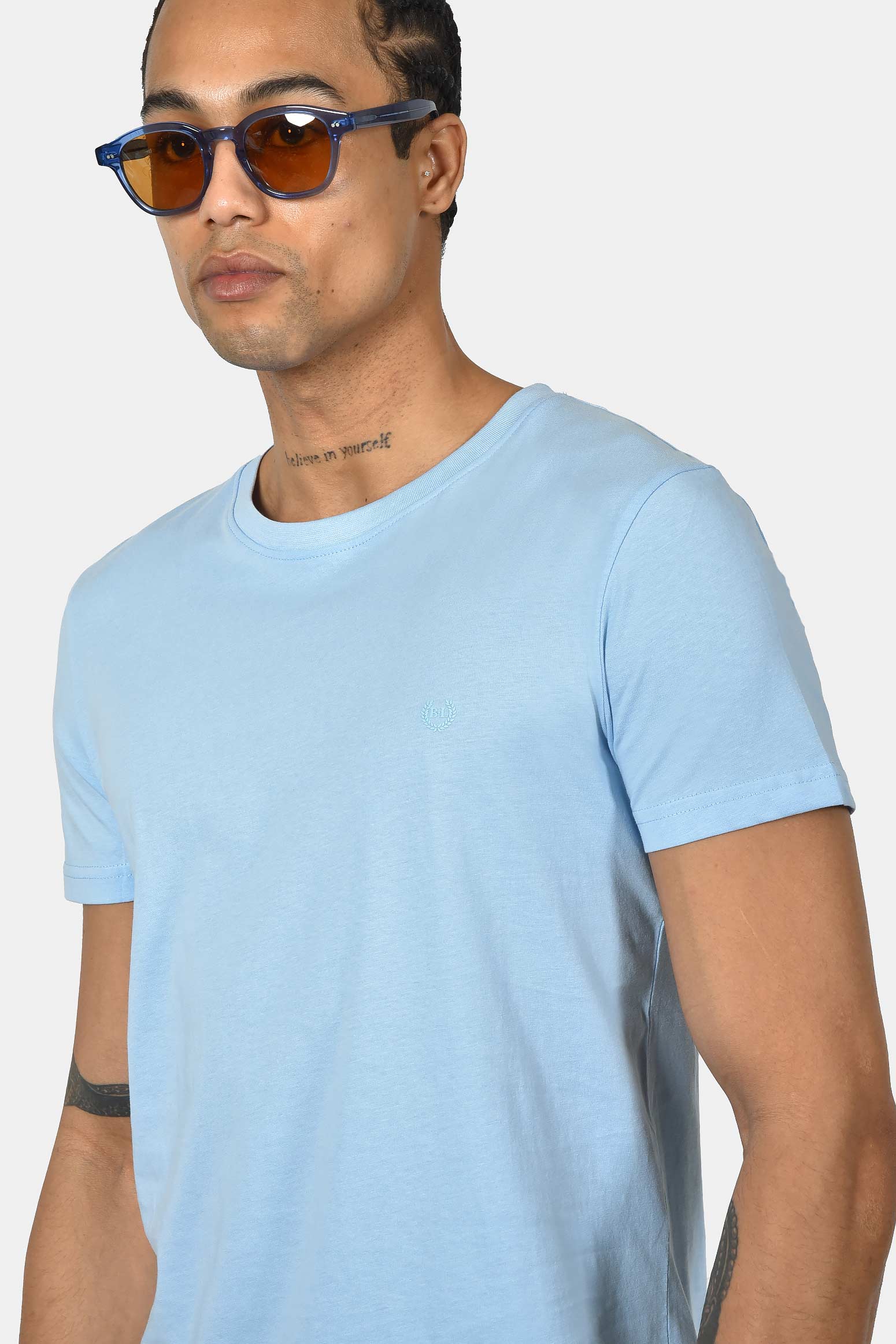 ανδρικό-t-shirt-normal-fit-από-100%-βαμβάκι-με-καθαρή-minimal-γραμμή
