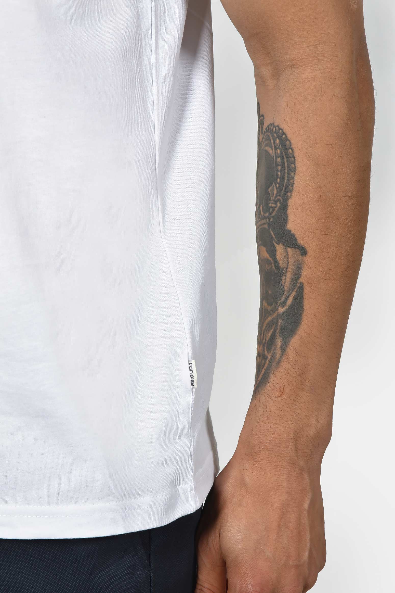 ανδρικό-t-shirt-normal-fit-από-100%-βαμβάκι-με-καθαρή-minimal-γραμμή