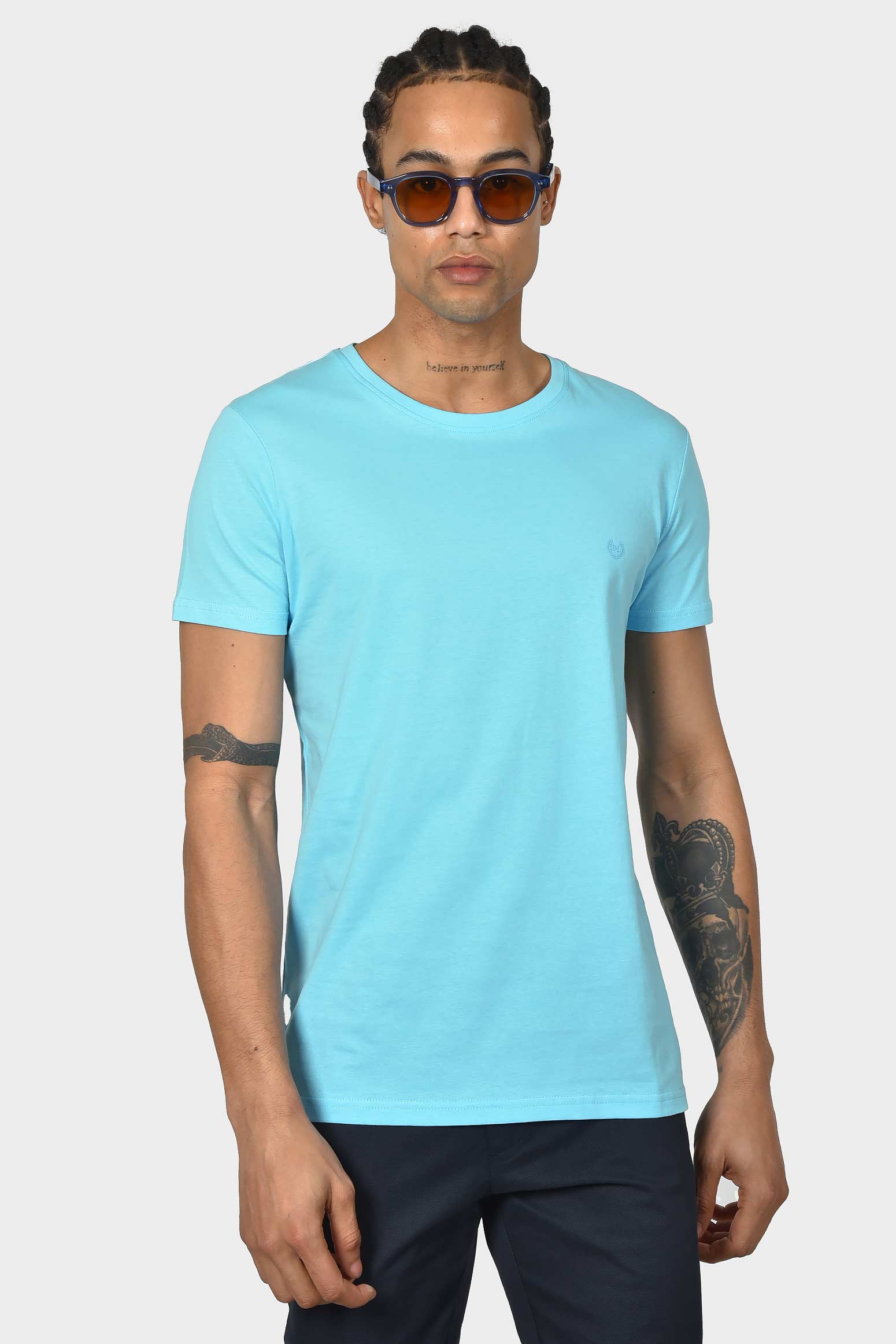 ανδρικό-t-shirt-normal-fit-από-100%-βαμβάκι-με-καθαρή-minimal-γραμμή