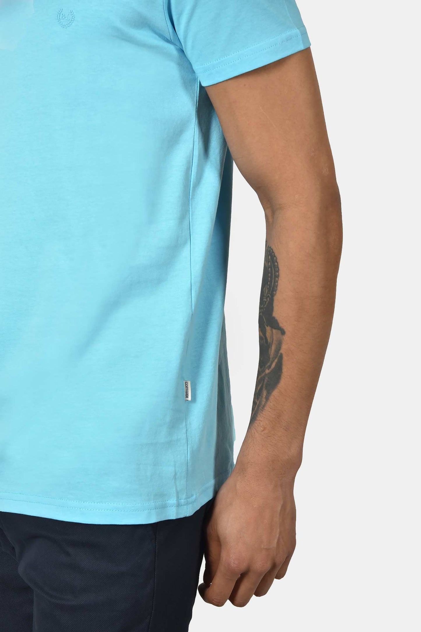 ανδρικό-t-shirt-normal-fit-από-100%-βαμβάκι-με-καθαρή-minimal-γραμμή