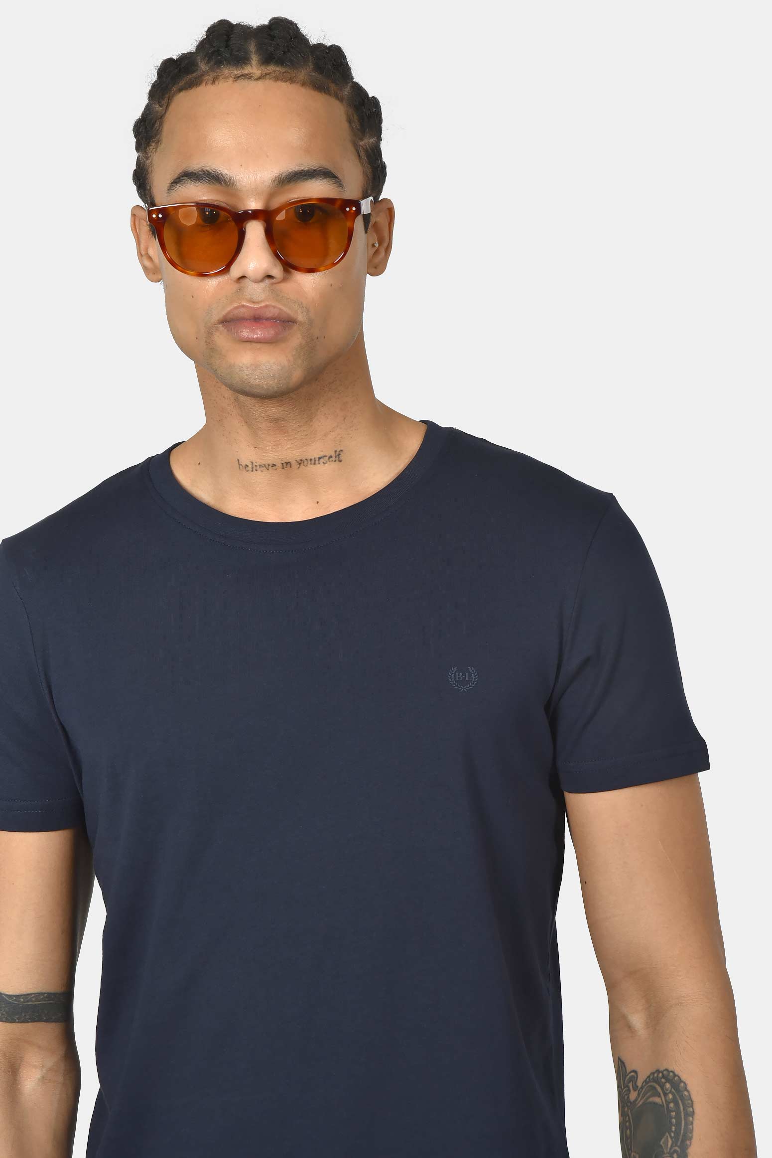 ανδρικό-t-shirt-normal-fit-από-100%-βαμβάκι-με-καθαρή-minimal-γραμμή