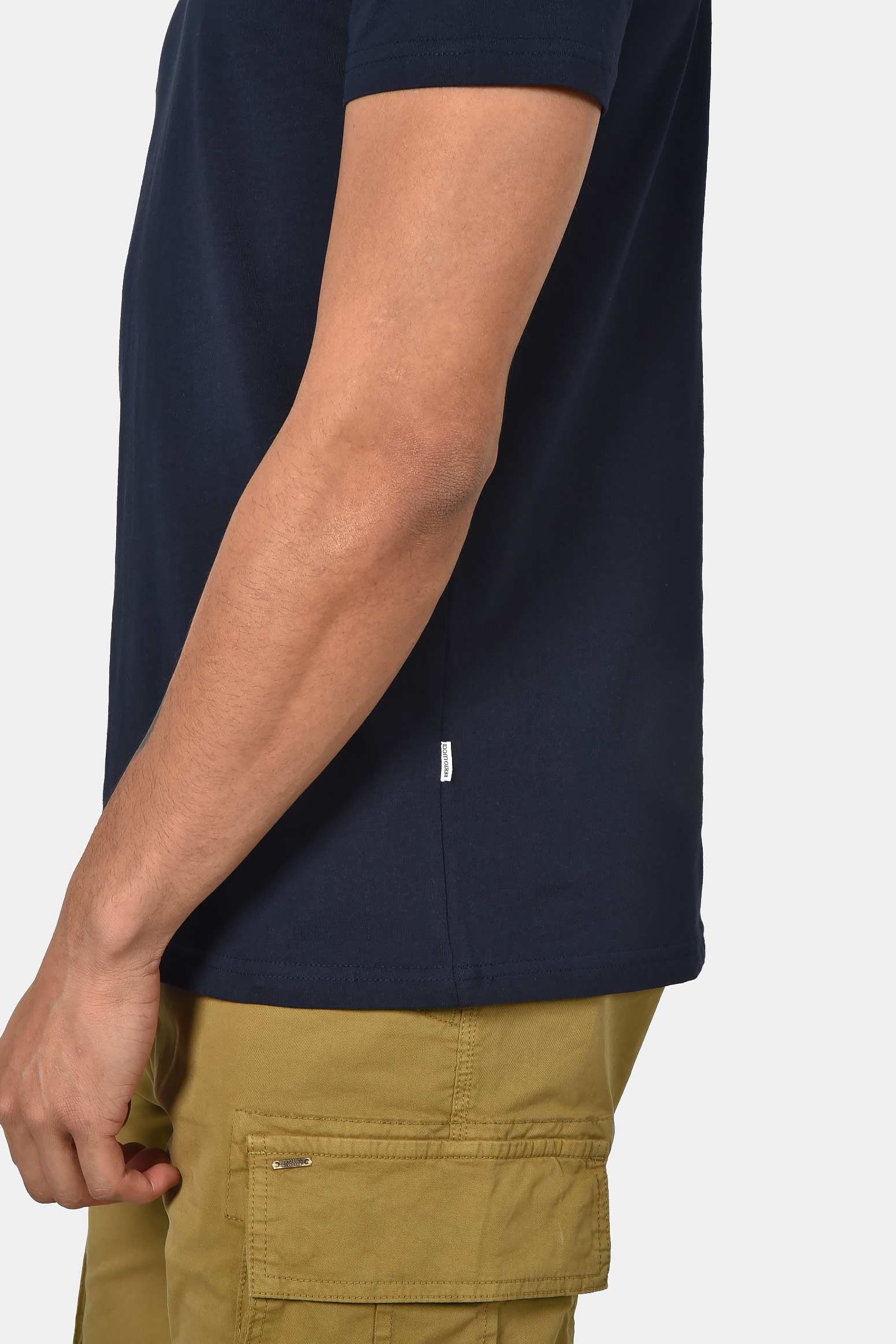 ανδρικό-t-shirt-normal-fit-από-100%-βαμβάκι-με-καθαρή-minimal-γραμμή