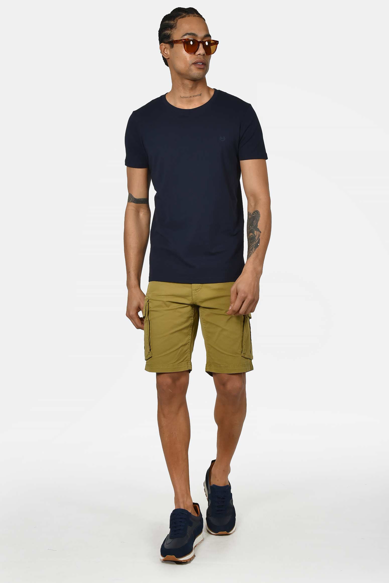 ανδρικό-t-shirt-normal-fit-από-100%-βαμβάκι-με-καθαρή-minimal-γραμμή