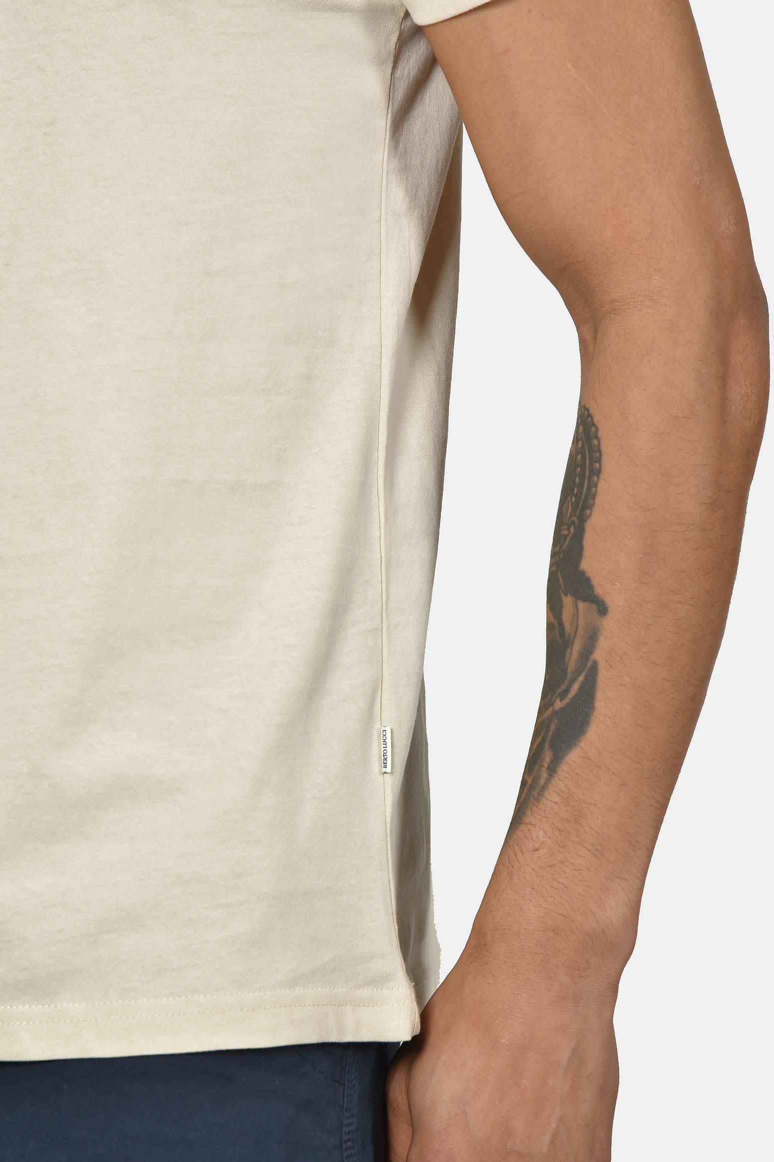 ανδρικό-t-shirt-normal-fit-από-100%-βαμβάκι-με-καθαρή-minimal-γραμμή