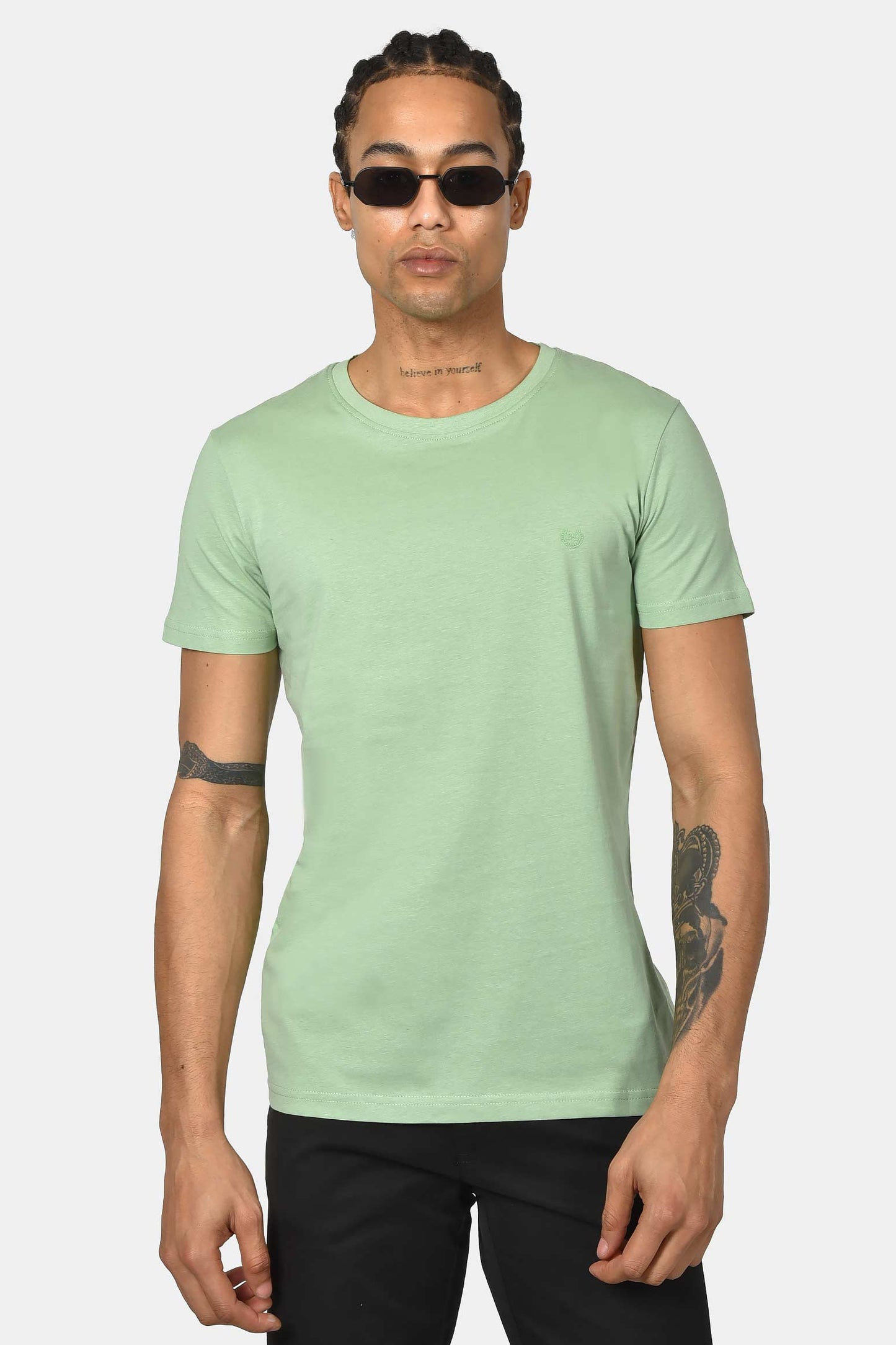 ανδρικό-t-shirt-normal-fit-από-100%-βαμβάκι-με-καθαρή-minimal-γραμμή