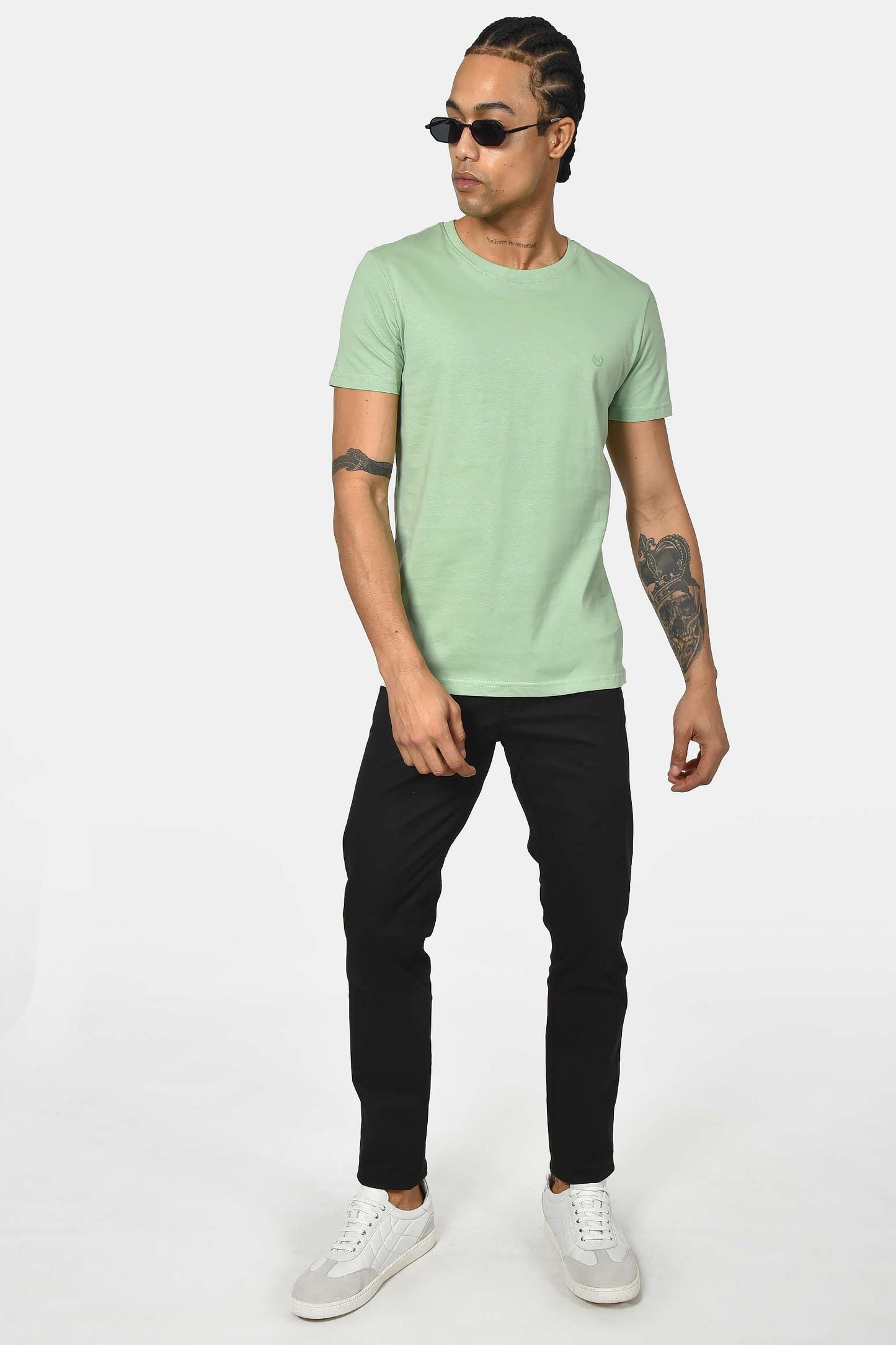 ανδρικό-t-shirt-normal-fit-από-100%-βαμβάκι-με-καθαρή-minimal-γραμμή