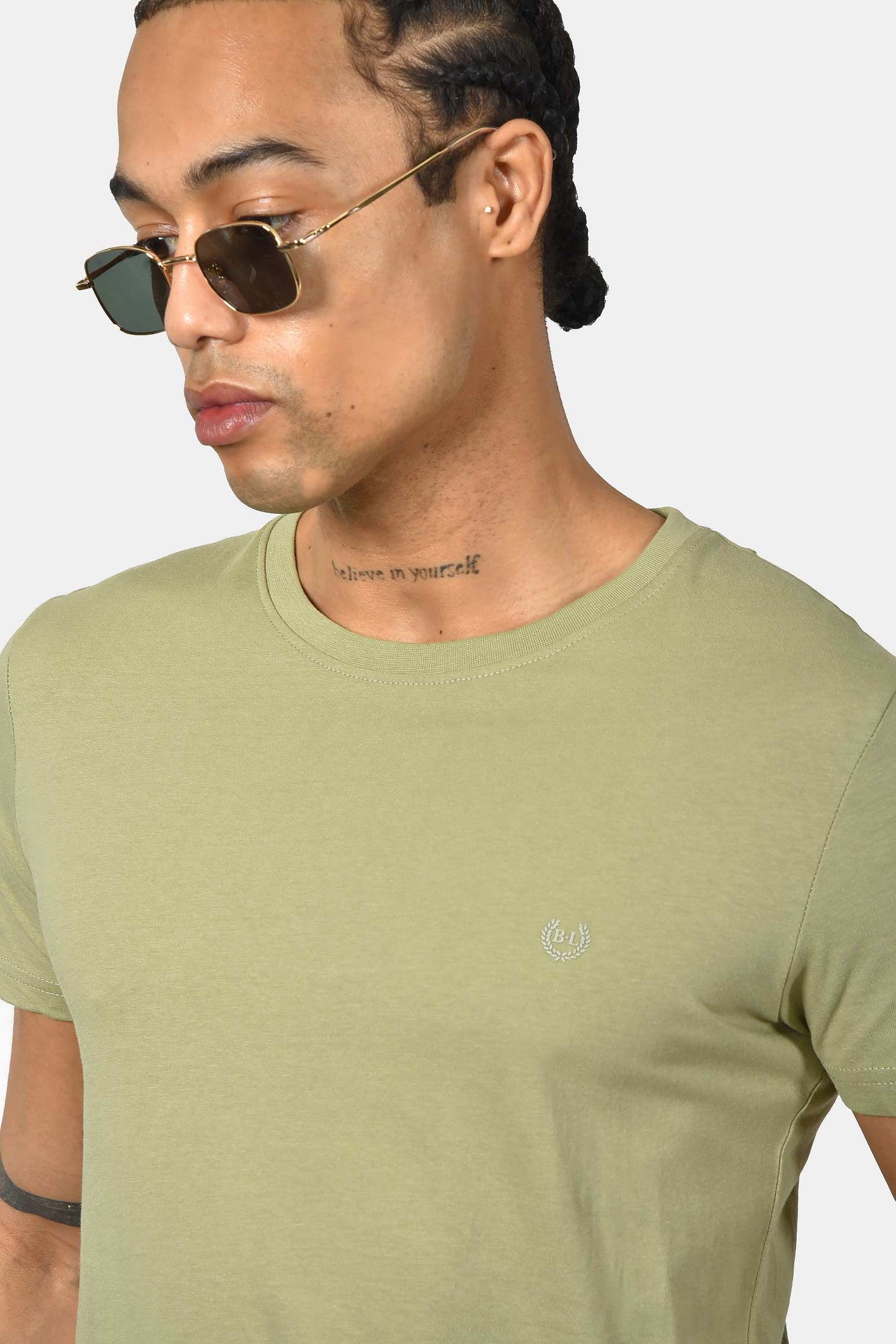 ανδρικό-t-shirt-normal-fit-από-100%-βαμβάκι-με-καθαρή-minimal-γραμμή