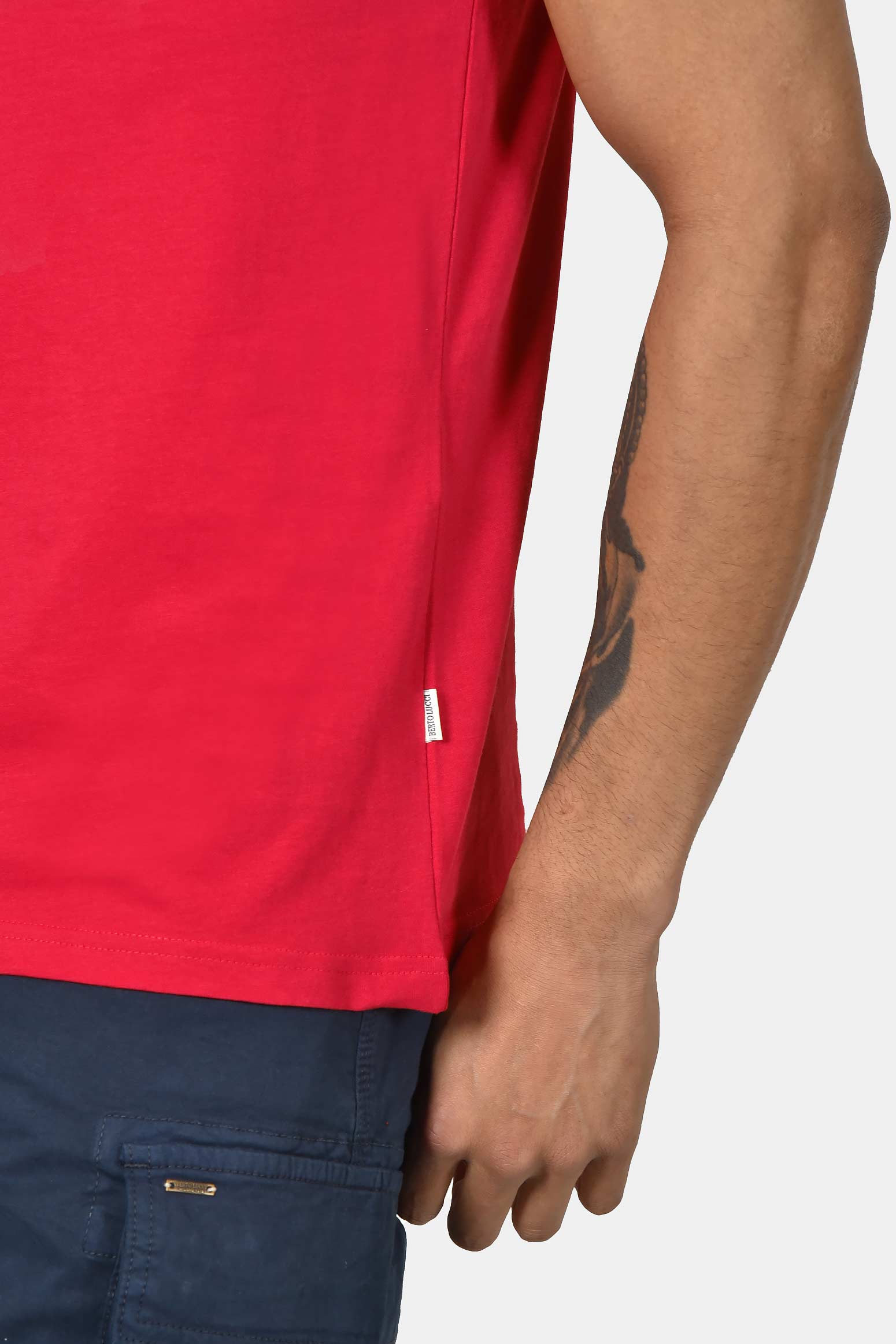 ανδρικό-t-shirt-normal-fit-από-100%-βαμβάκι-με-καθαρή-minimal-γραμμή