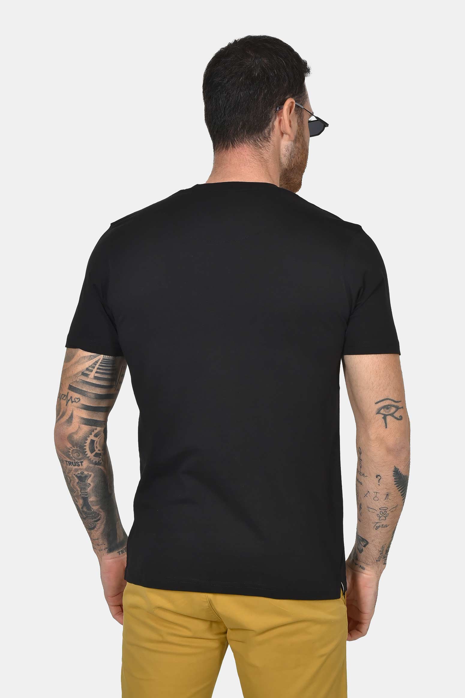 ανδρικό-t-shirt-από-100%-βαμβάκι-normal-fit-με-στρογγυλή-λαιμόκοψη