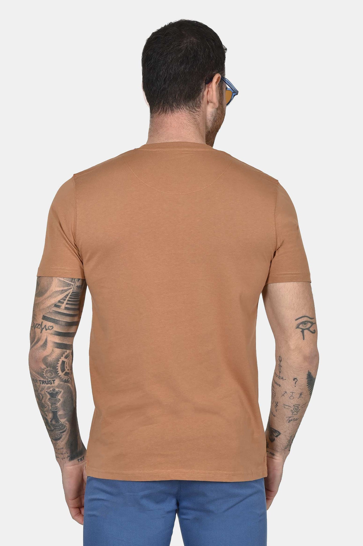 ανδρικό-t-shirt-από-100%-βαμβάκι-normal-fit-με-στρογγυλή-λαιμόκοψη
