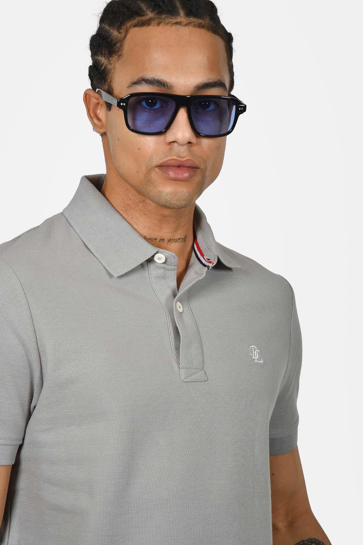 ανδρική-μπλούζα-polo-normal-fit-από-100%-βαμβάκι-με-απαλή-υφή-και-κλασικό-γιακά