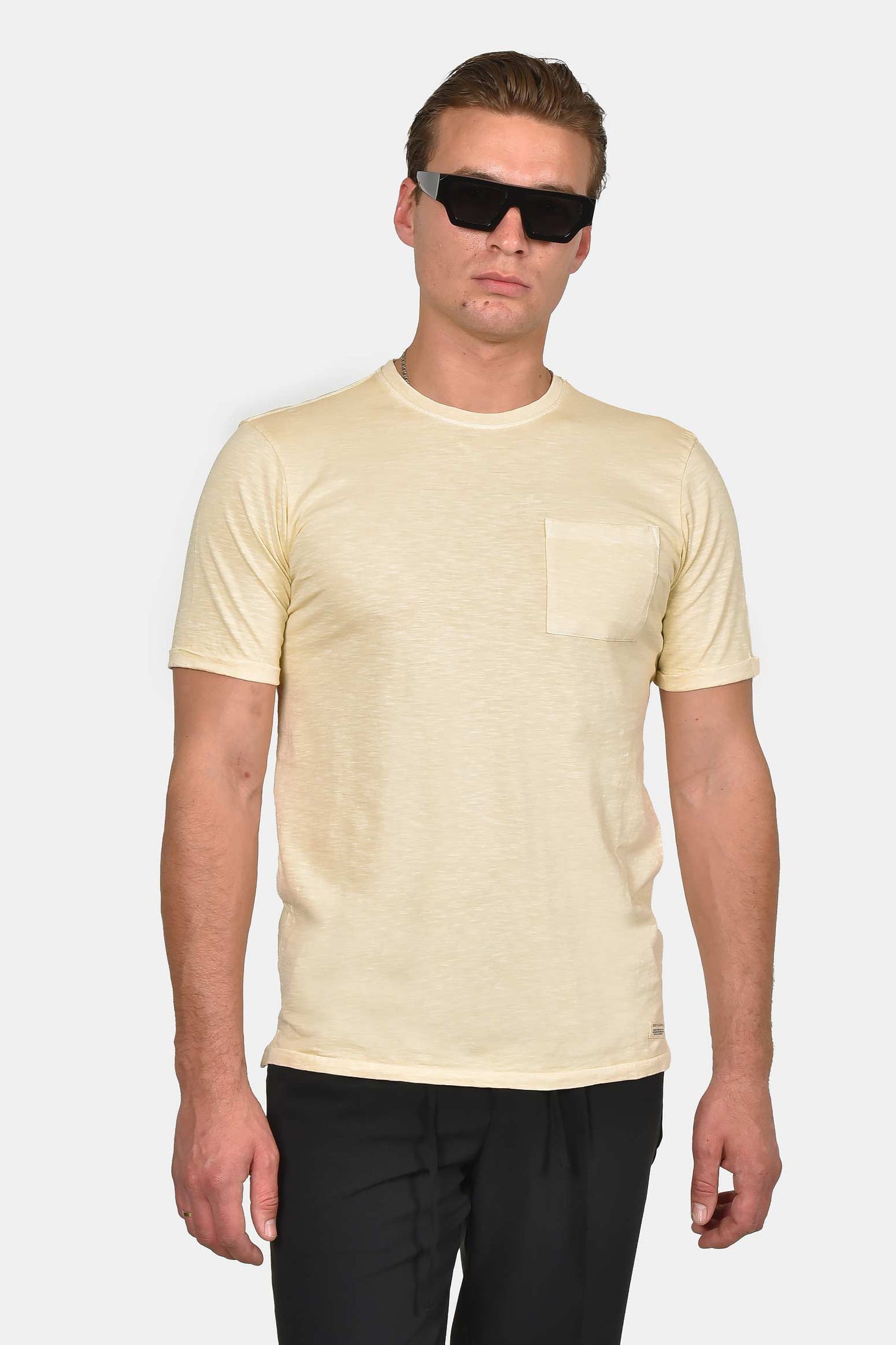 ανδρικό-t-shirt-normal-fit-από-100-βαμβάκι-με-τσέπη-στήθους