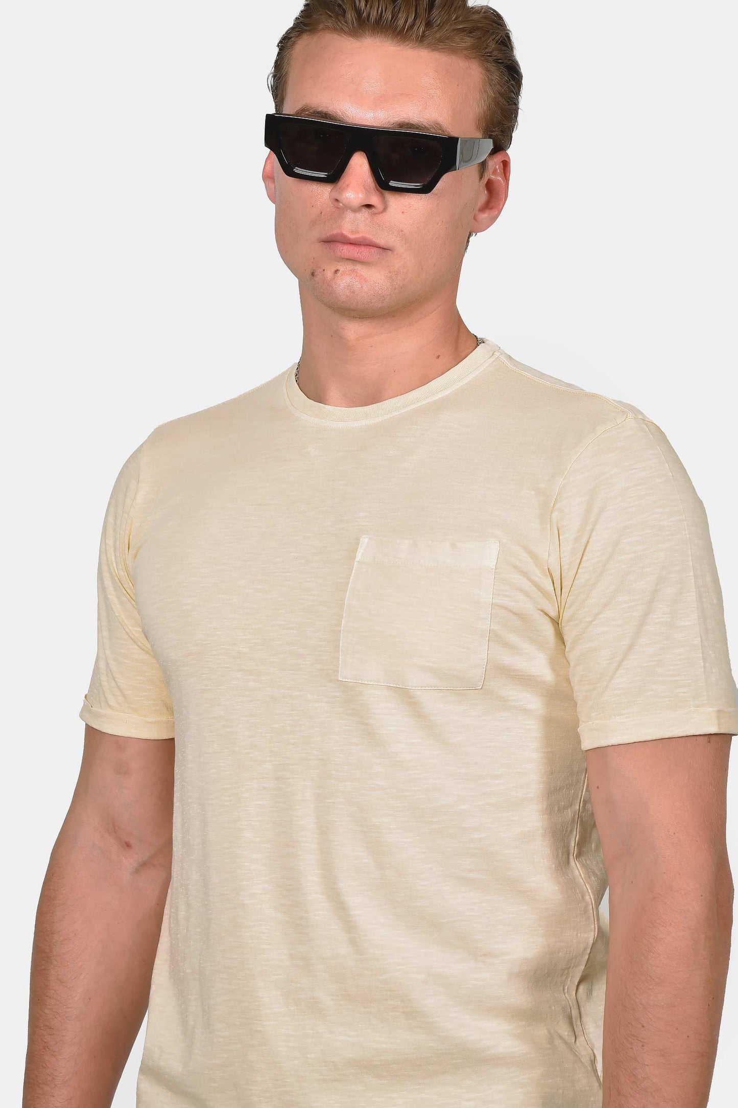 ανδρικό-t-shirt-normal-fit-από-100-βαμβάκι-με-τσέπη-στήθους