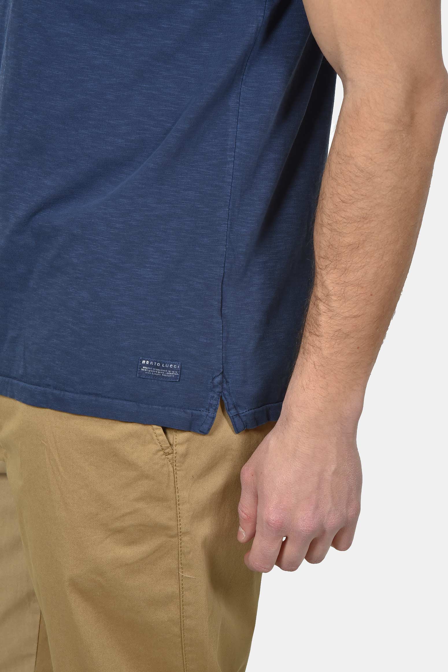 ανδρικό-t-shirt-normal-fit-από-100-βαμβάκι-με-τσέπη-στήθους