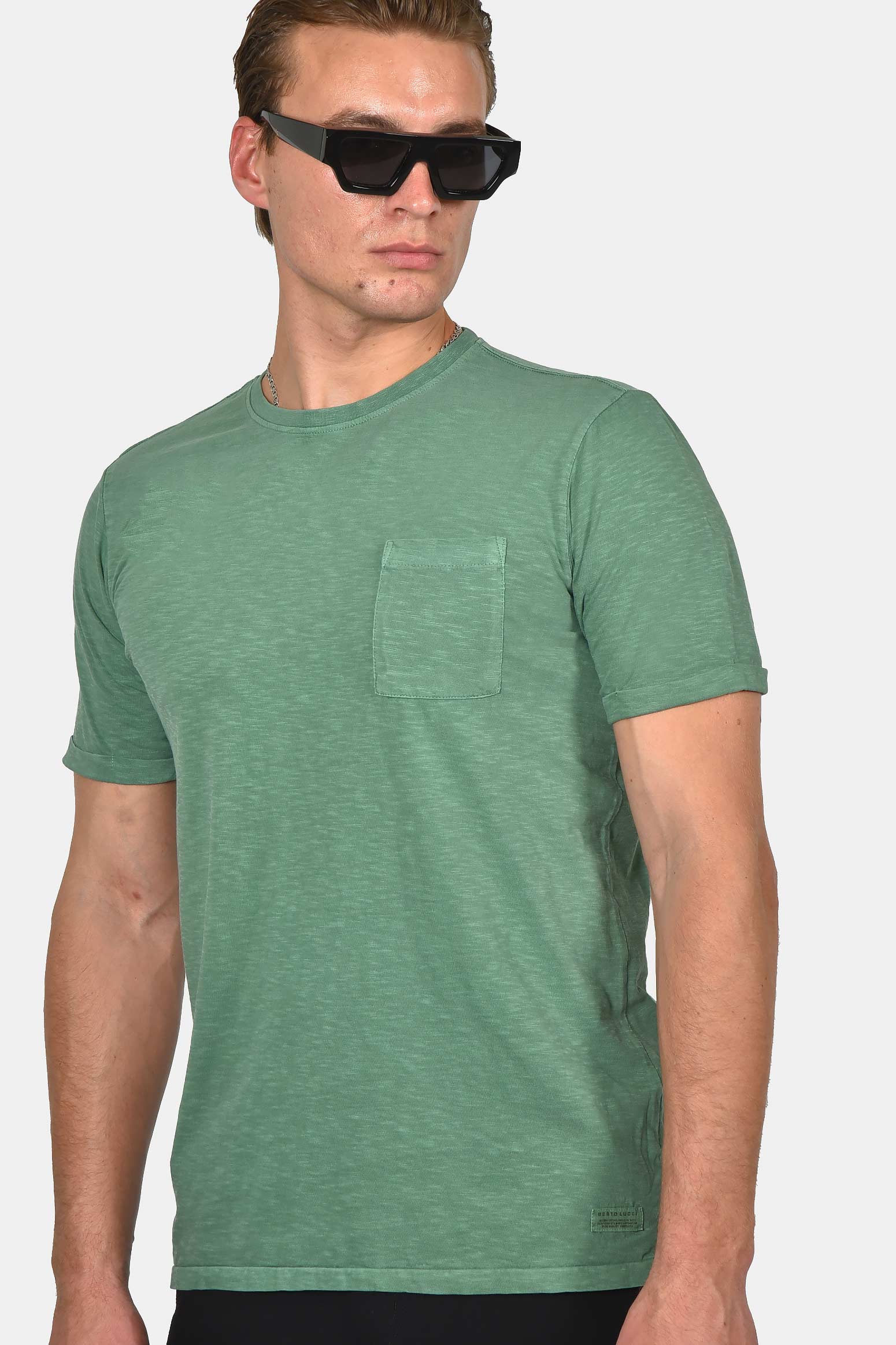 ανδρικό-t-shirt-normal-fit-από-100-βαμβάκι-με-τσέπη-στήθους