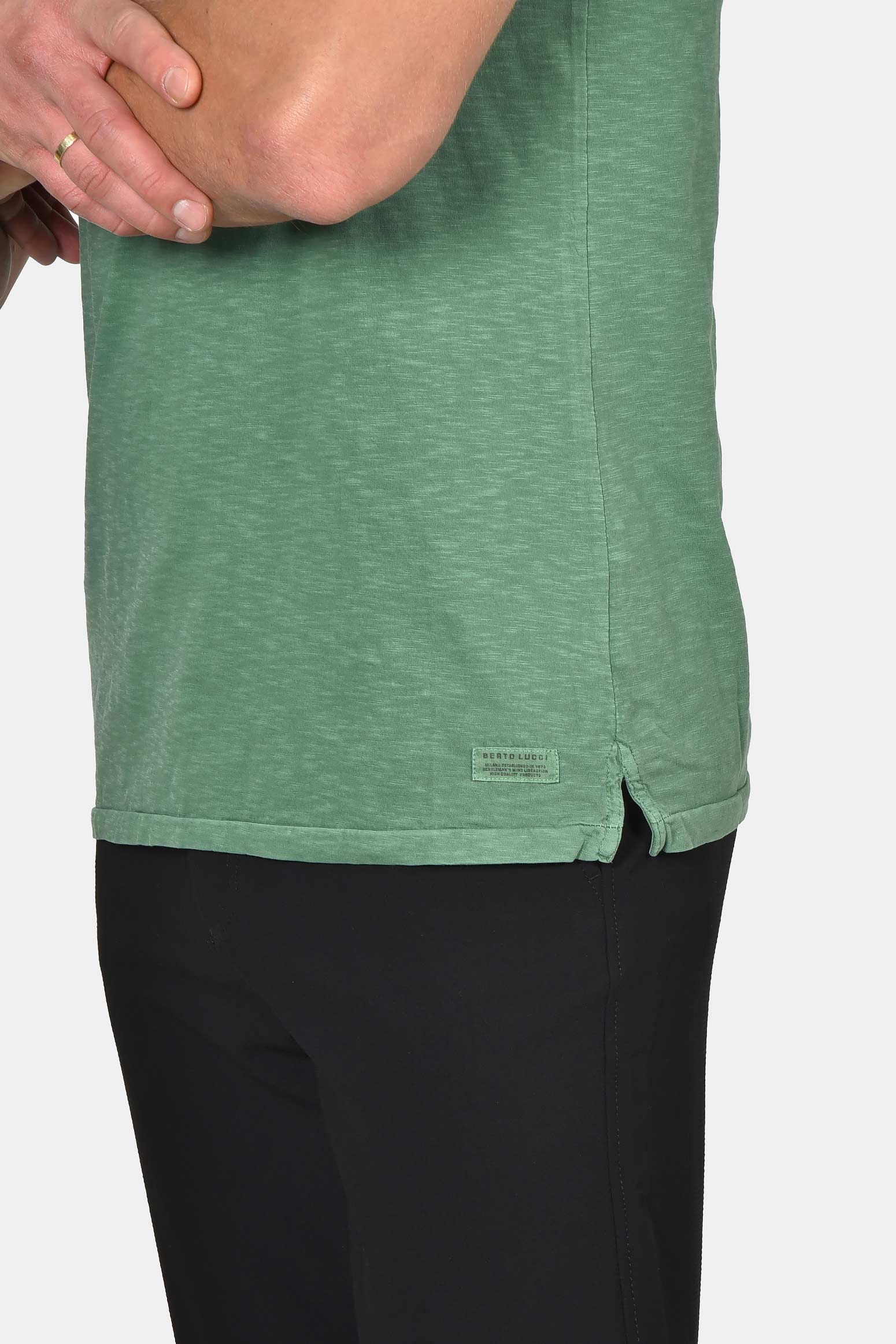 ανδρικό-t-shirt-normal-fit-από-100-βαμβάκι-με-τσέπη-στήθους