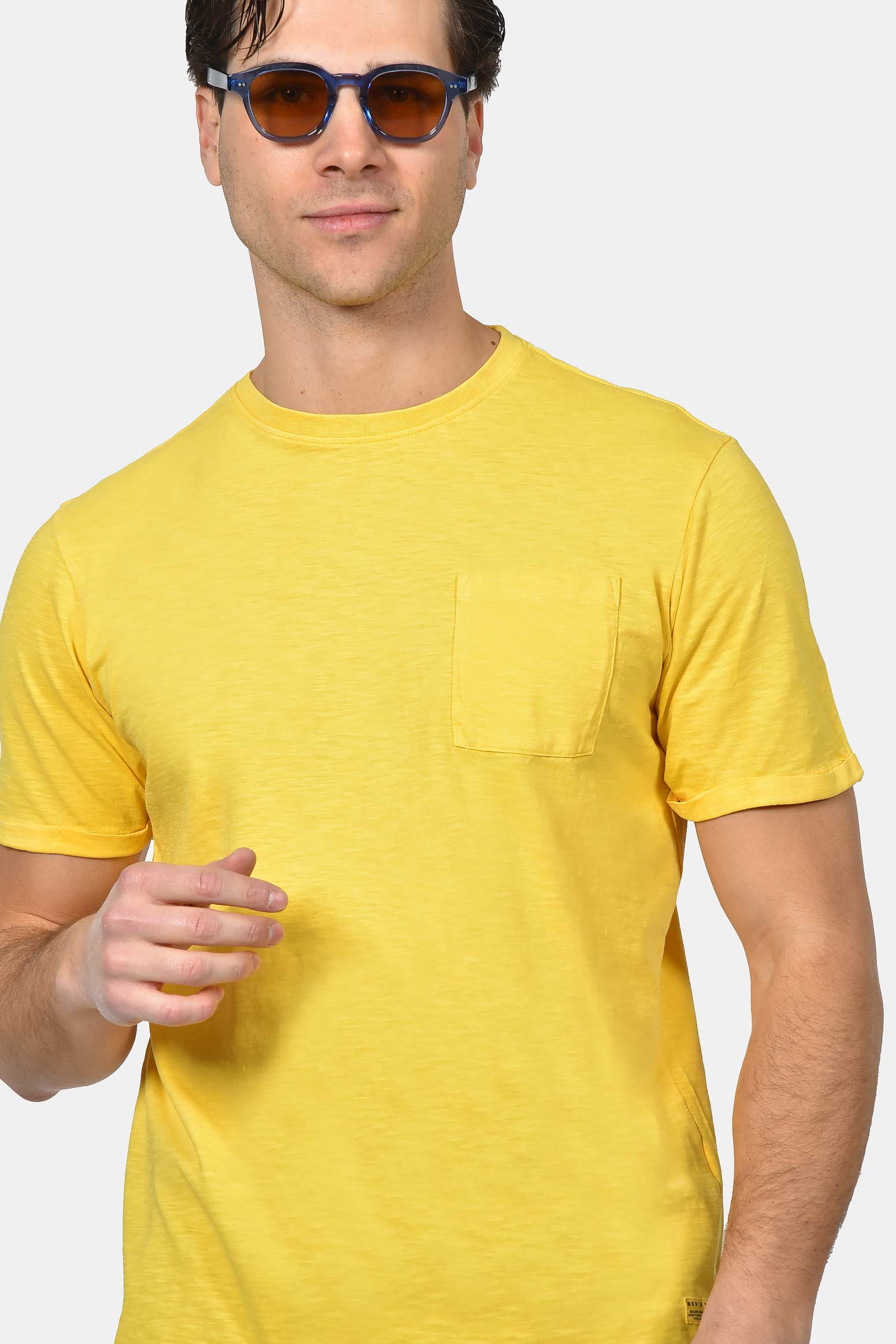 ανδρικό-t-shirt-normal-fit-από-100-βαμβάκι-με-τσέπη-στήθους