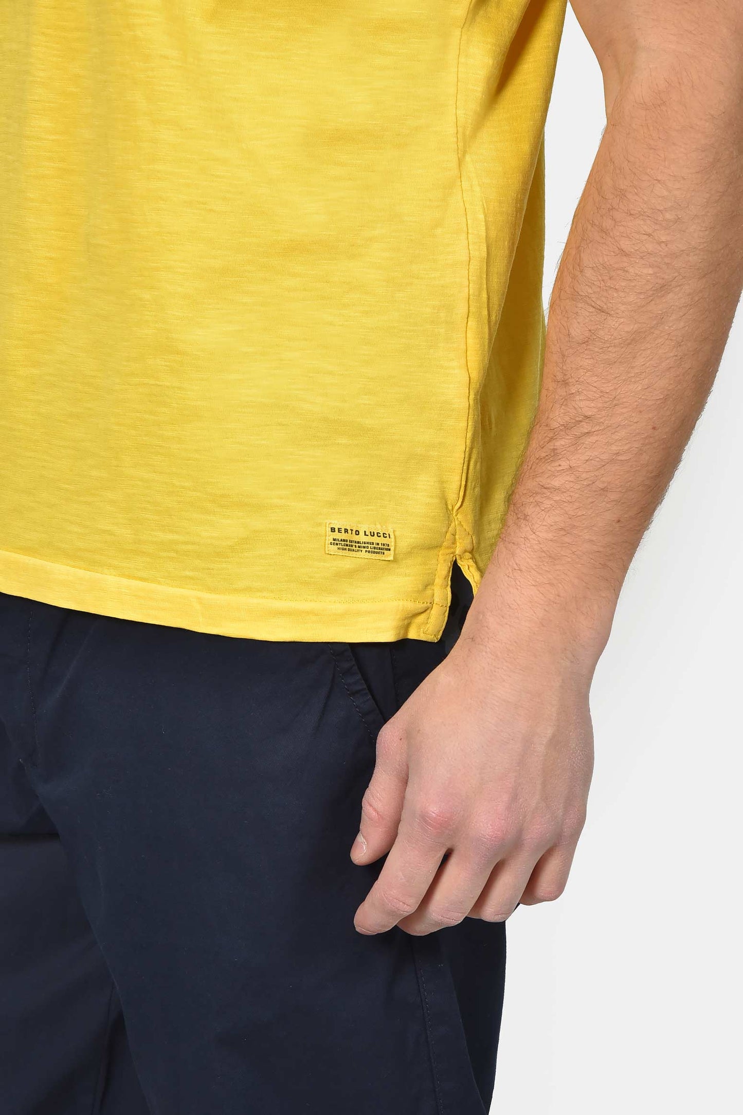 ανδρικό-t-shirt-normal-fit-από-100-βαμβάκι-με-τσέπη-στήθους