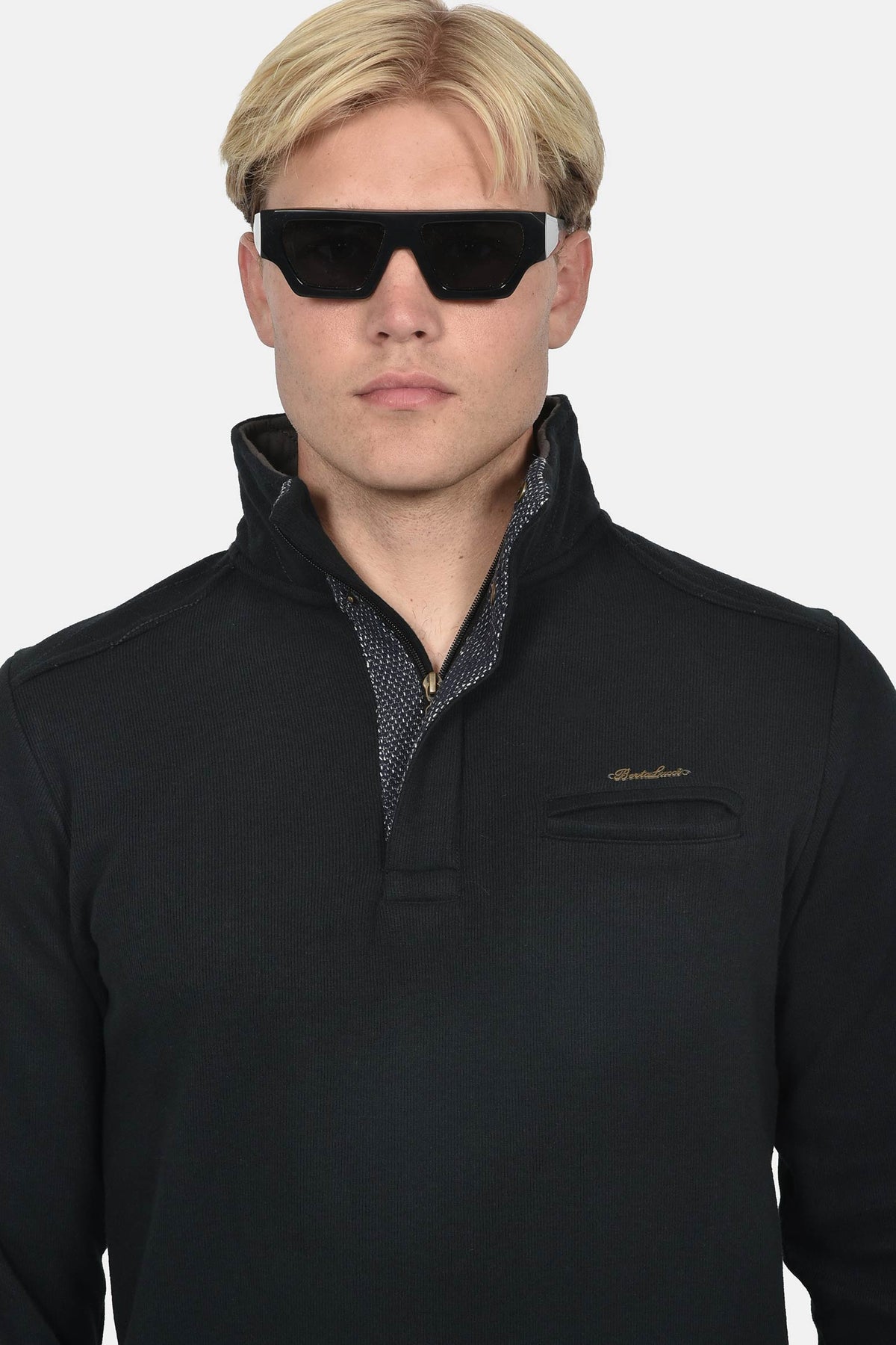 ανδρική-μπλούζα-φούτερ-half-zip-normal-fit-με-όρθιο-γιακά-&-κεντημένο-σήμα