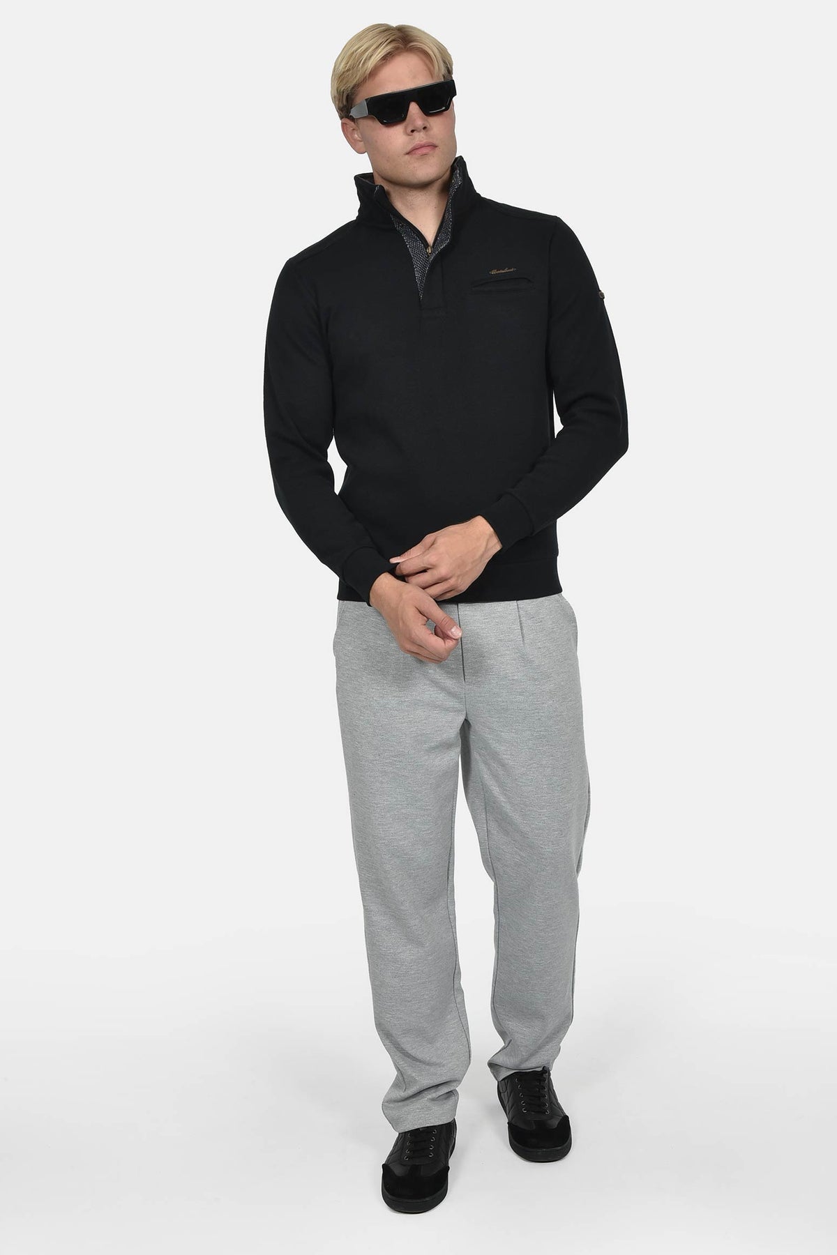 ανδρική-μπλούζα-φούτερ-half-zip-normal-fit-με-όρθιο-γιακά-&-κεντημένο-σήμα