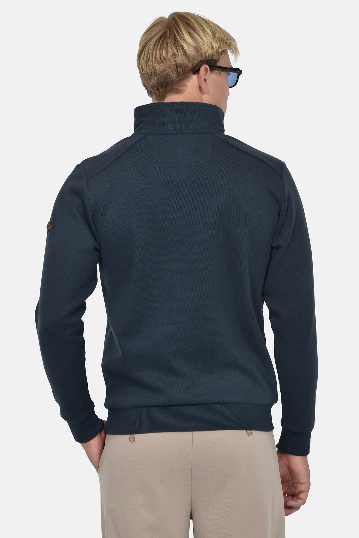 ανδρική-μπλούζα-φούτερ-half-zip-normal-fit-με-όρθιο-γιακά-&-κεντημένο-σήμα