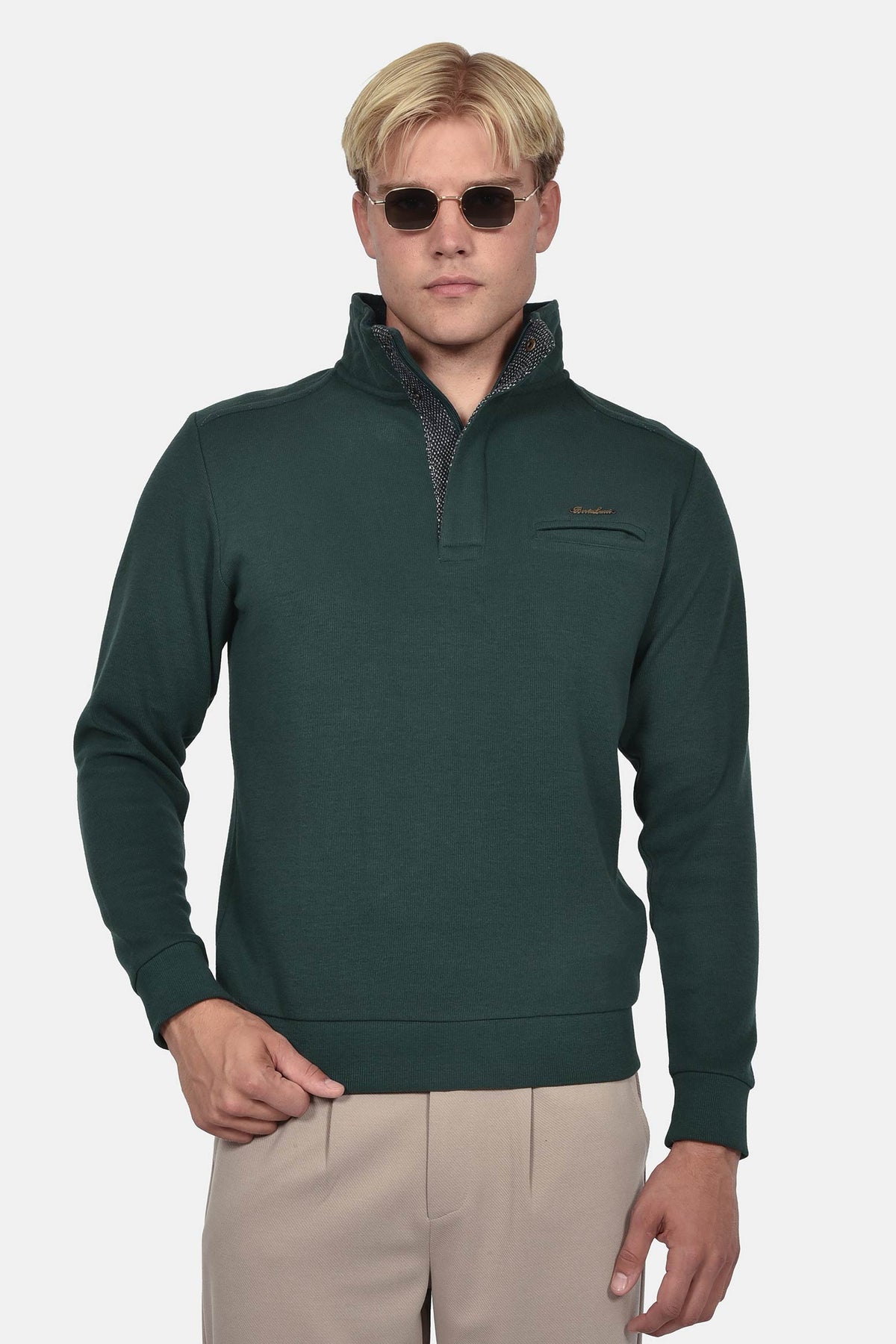 ανδρική-μπλούζα-φούτερ-half-zip-normal-fit-με-όρθιο-γιακά-&-κεντημένο-σήμα