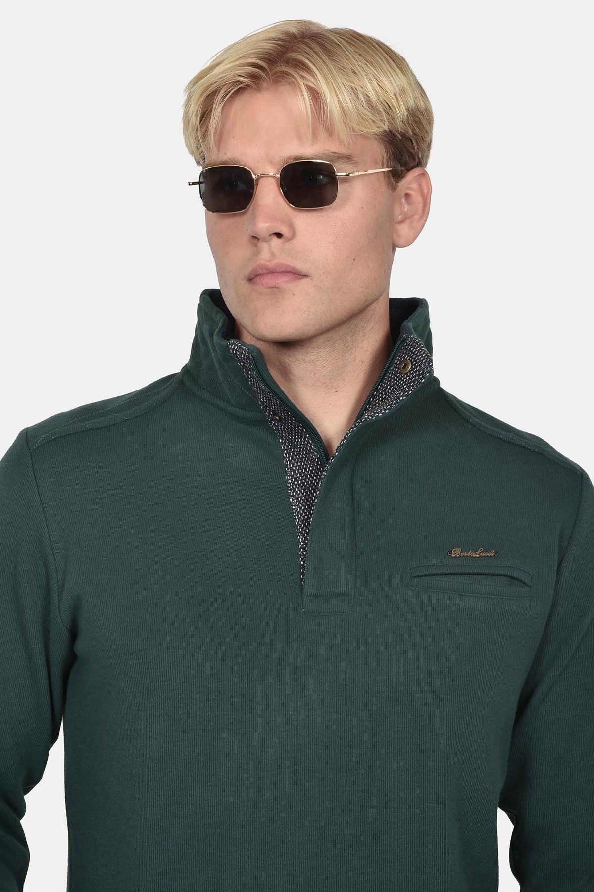 ανδρική-μπλούζα-φούτερ-half-zip-normal-fit-με-όρθιο-γιακά-&-κεντημένο-σήμα