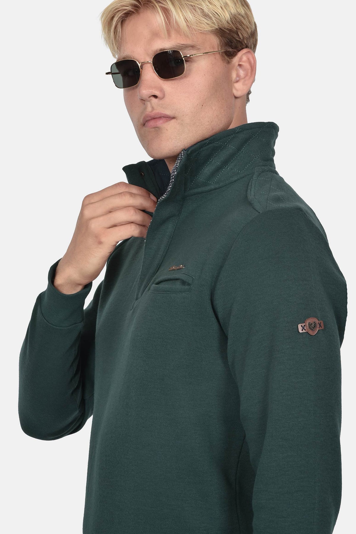 ανδρική-μπλούζα-φούτερ-half-zip-normal-fit-με-όρθιο-γιακά-&-κεντημένο-σήμα