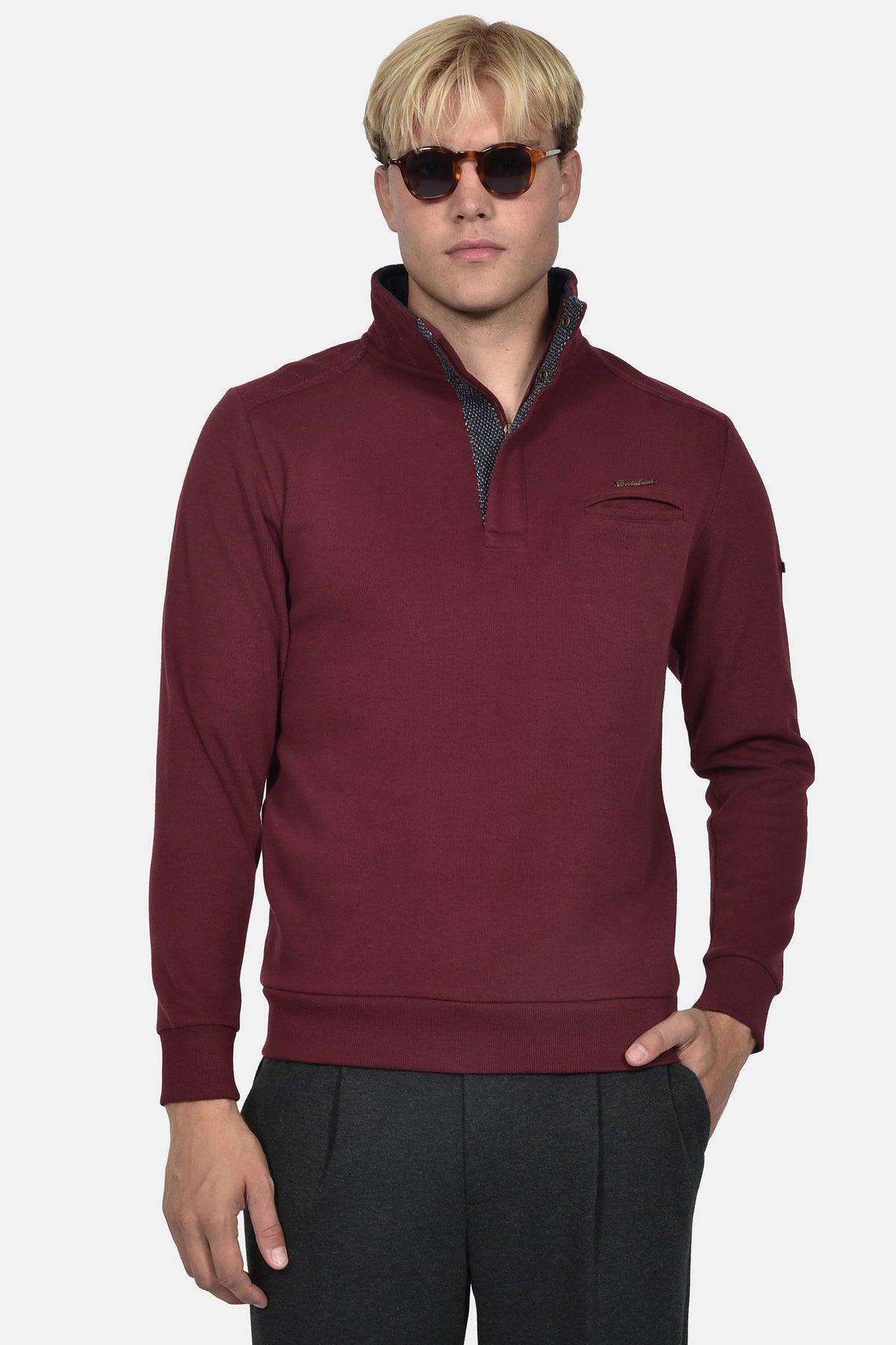 ανδρική-μπλούζα-φούτερ-half-zip-normal-fit-με-όρθιο-γιακά-&-κεντημένο-σήμα