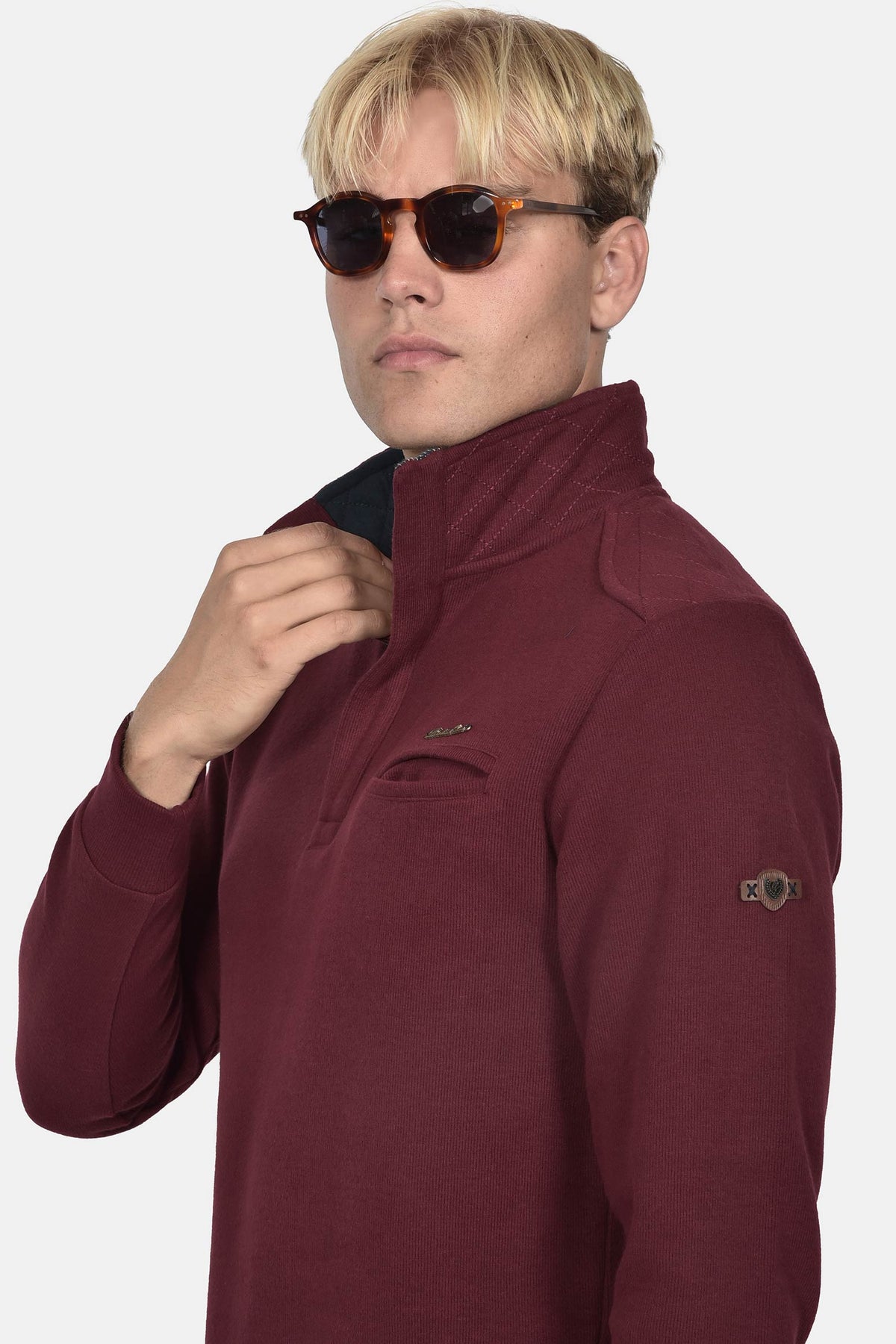 ανδρική-μπλούζα-φούτερ-half-zip-normal-fit-με-όρθιο-γιακά-&-κεντημένο-σήμα