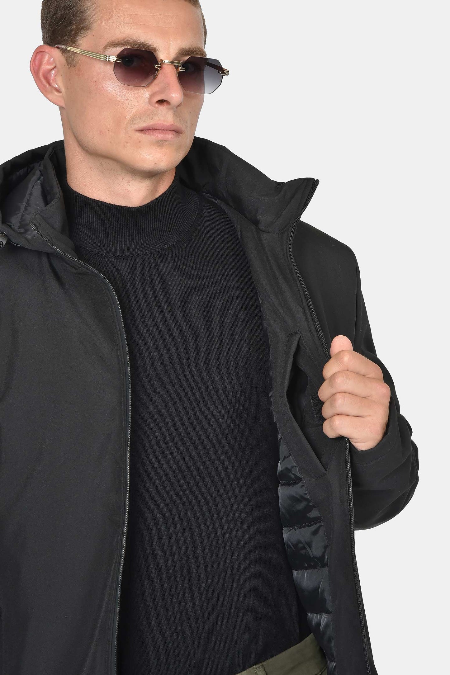 ανδρικό-μπουφάν-normal-fit-με-κουκούλα-και-φερμουάρ