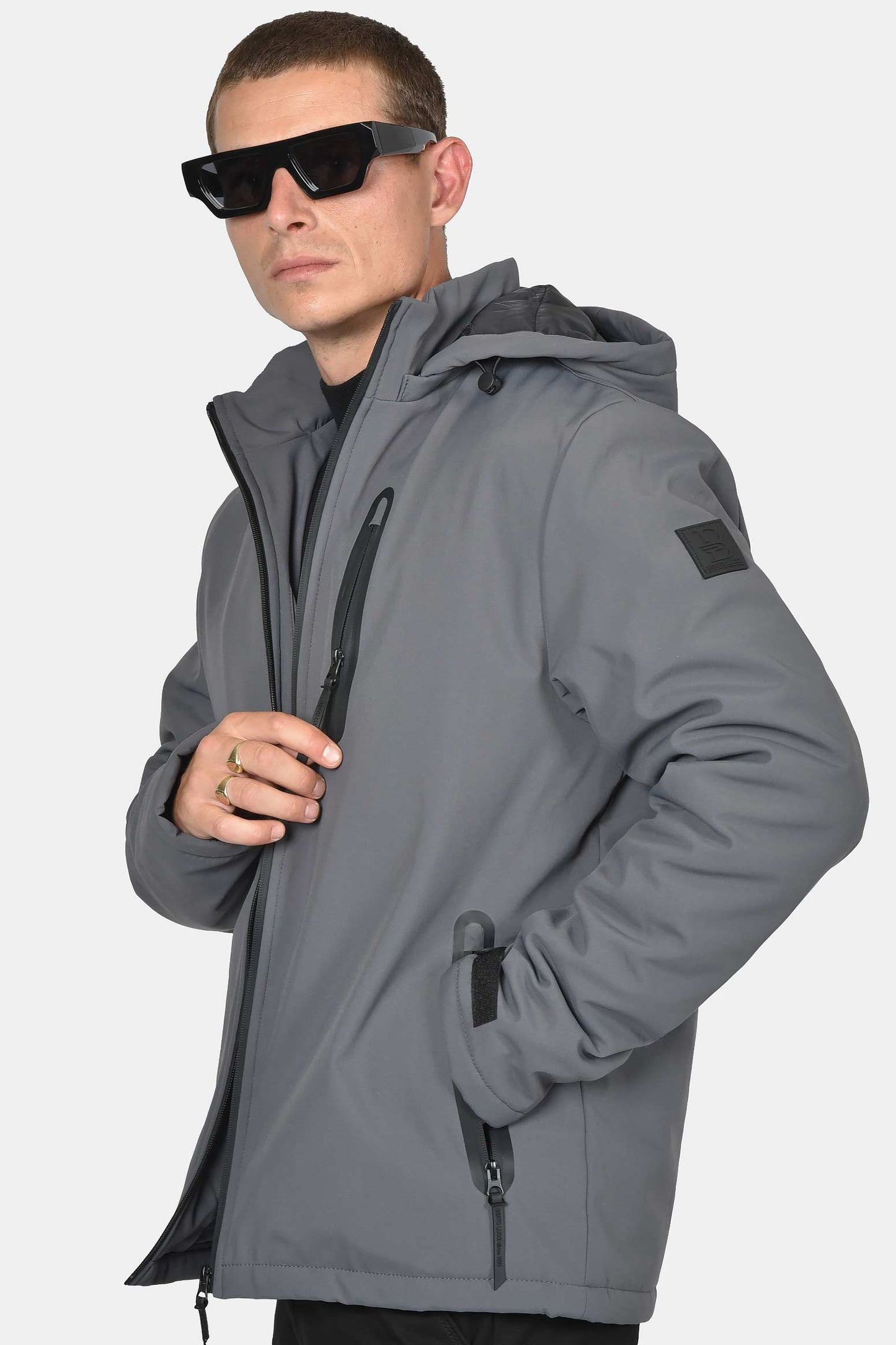 ανδρικό-μπουφάν-normal-fit-με-κουκούλα-και-φερμουάρ